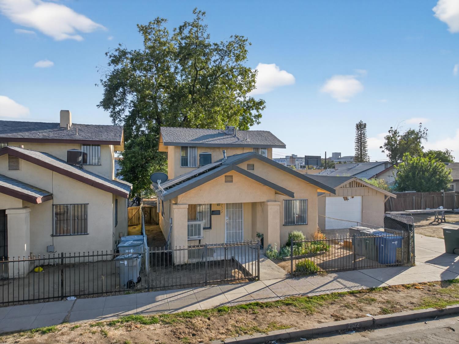 2522 E Grant Ave, Fresno, CA 93701