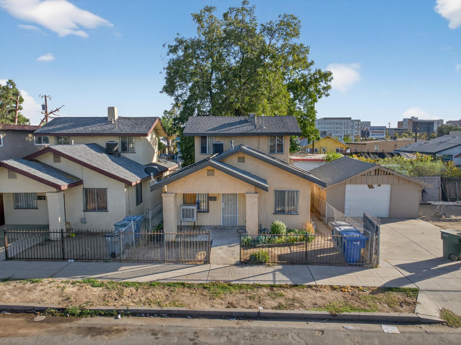 2522 E Grant Ave, Fresno, CA 93701