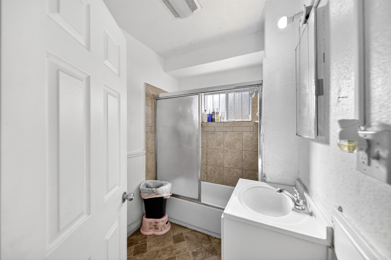 2522 E Grant Ave, Fresno, CA 93701