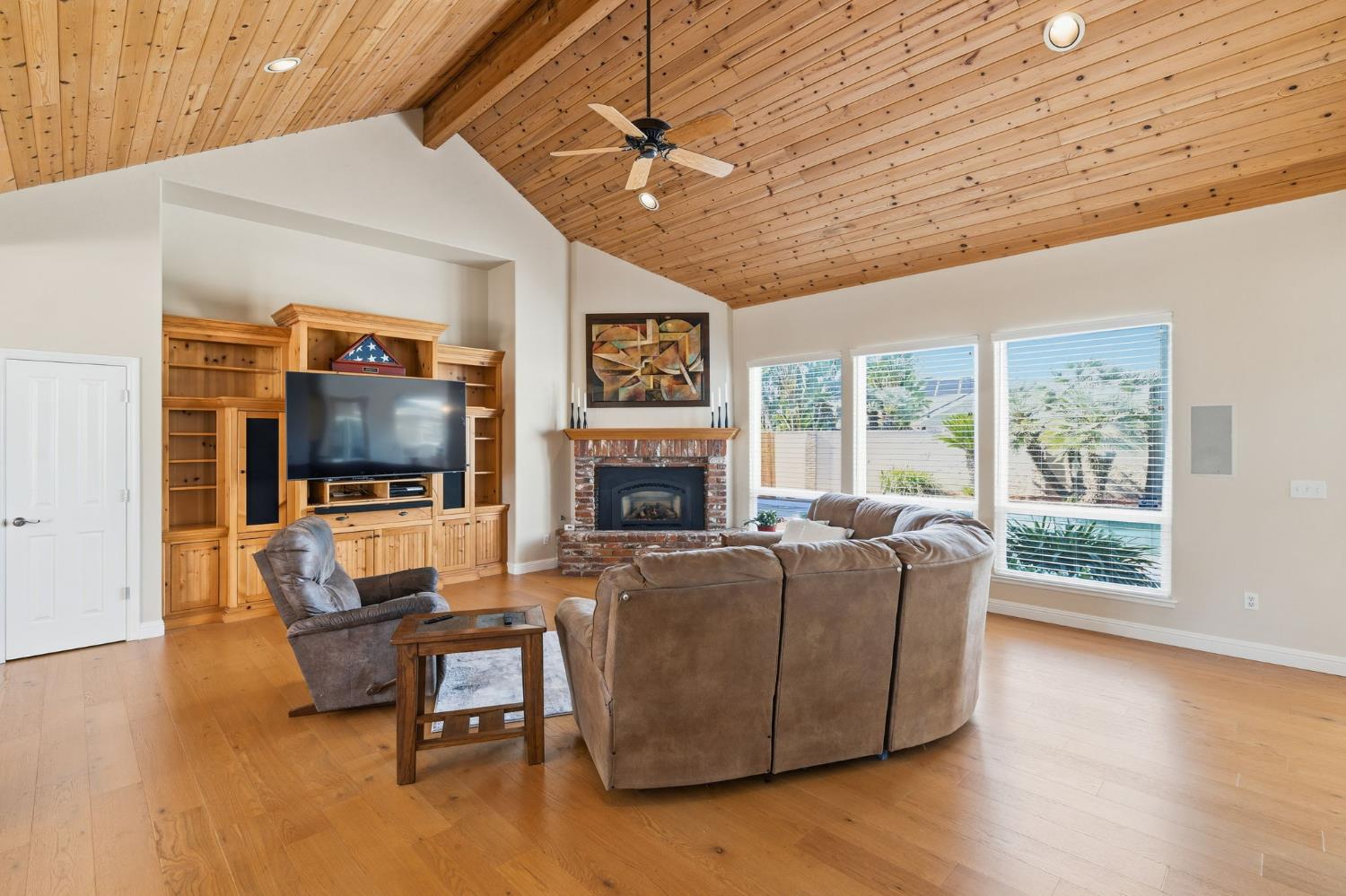 1995 Bergren Ct, Kingsburg, CA 93631