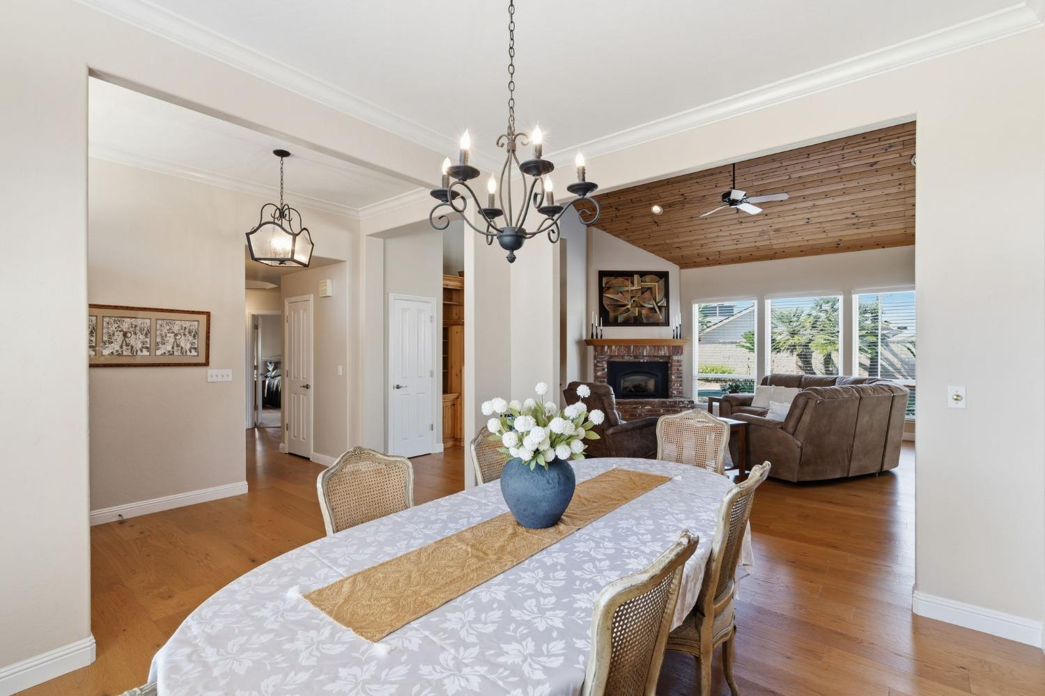 1995 Bergren Ct, Kingsburg, CA 93631