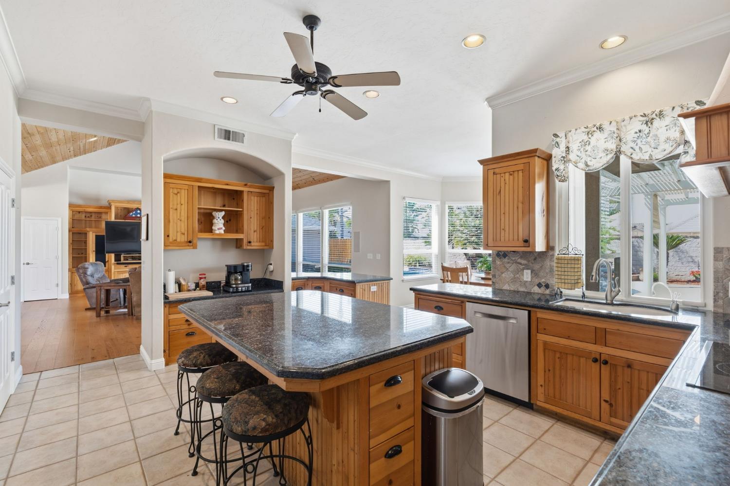 1995 Bergren Ct, Kingsburg, CA 93631