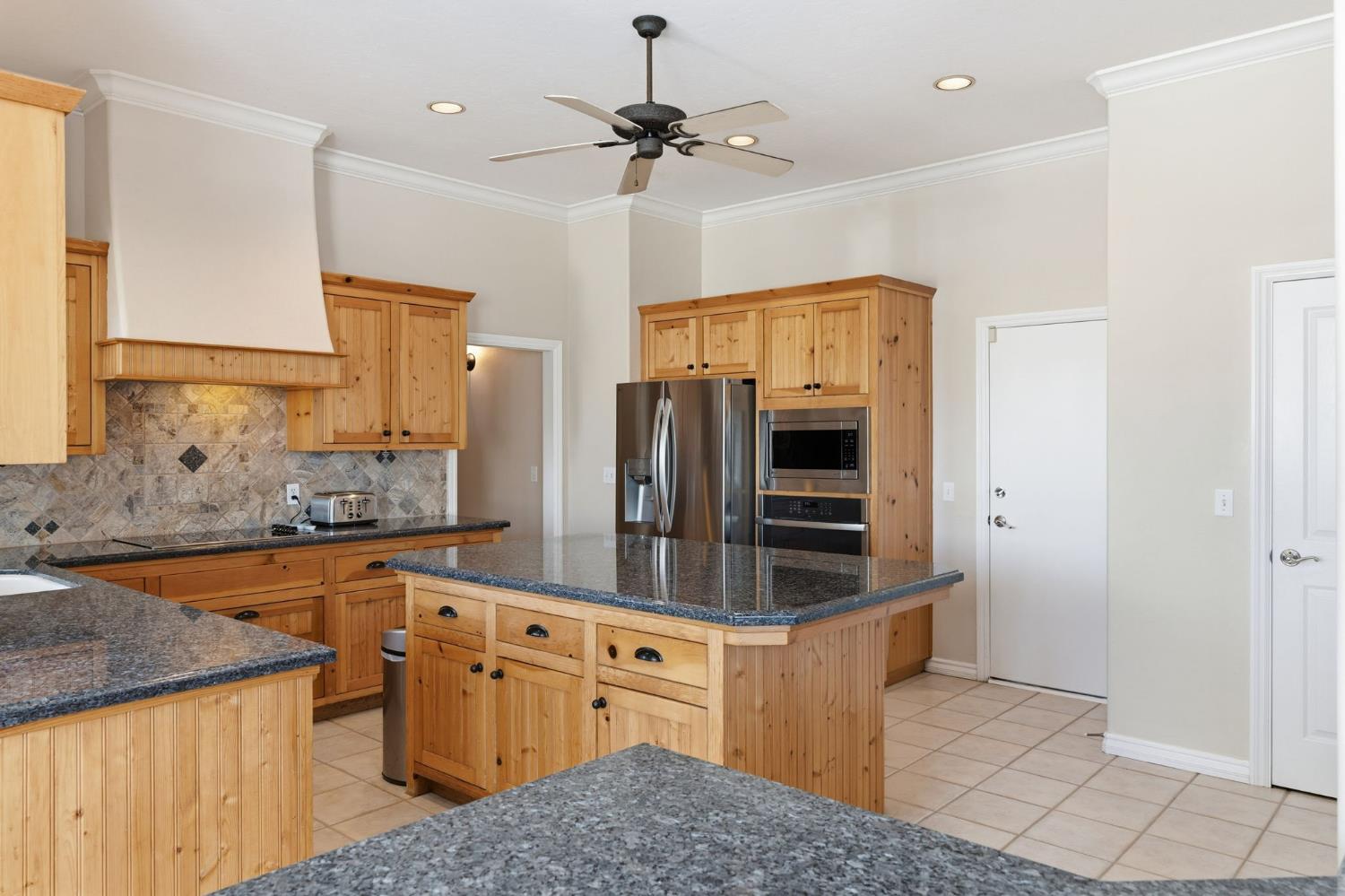 1995 Bergren Ct, Kingsburg, CA 93631