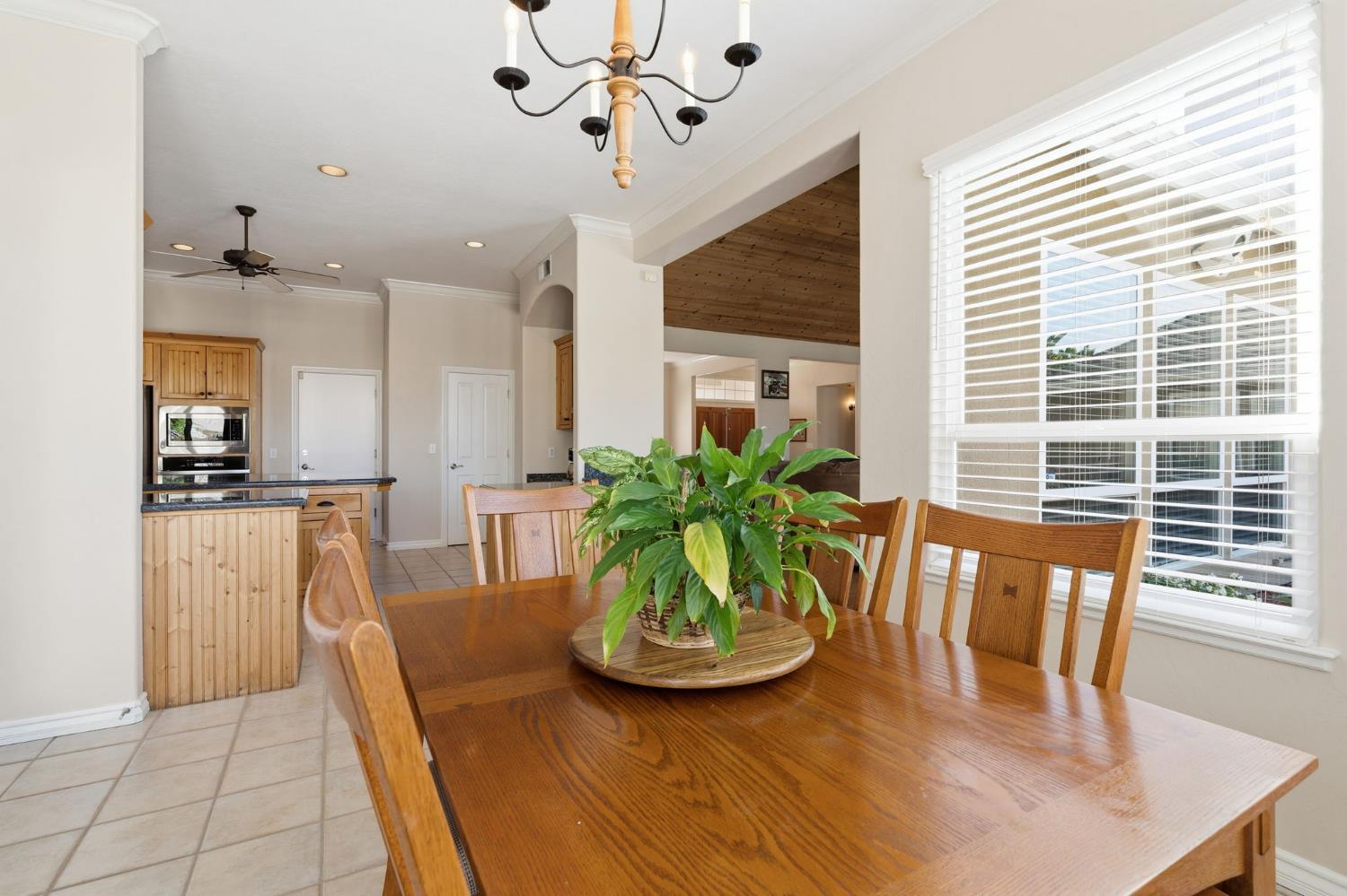 1995 Bergren Ct, Kingsburg, CA 93631