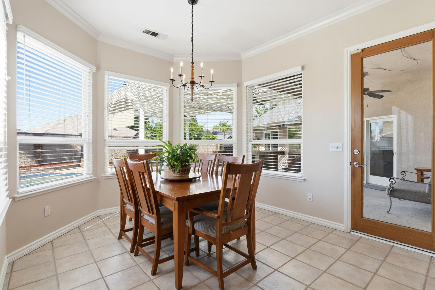 1995 Bergren Ct, Kingsburg, CA 93631