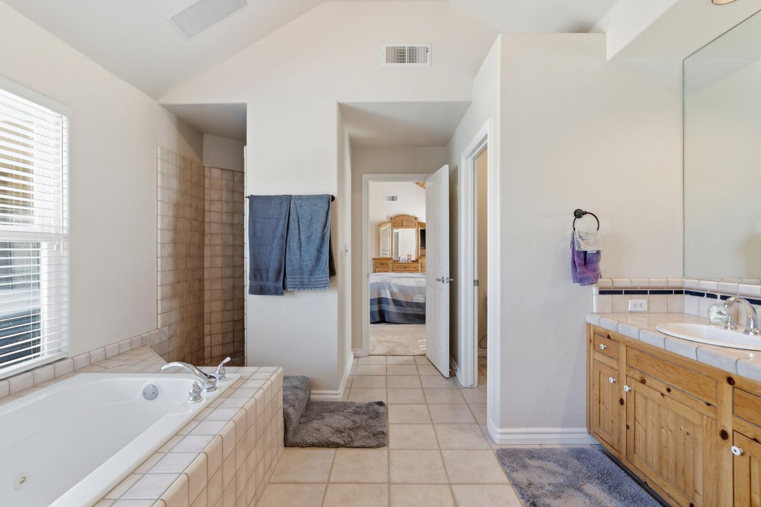 1995 Bergren Ct, Kingsburg, CA 93631