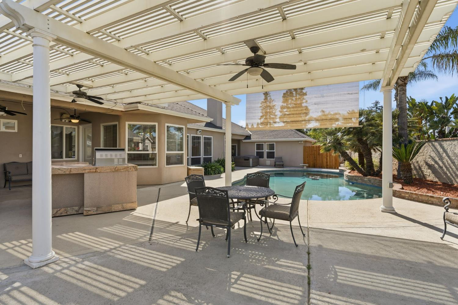 1995 Bergren Ct, Kingsburg, CA 93631