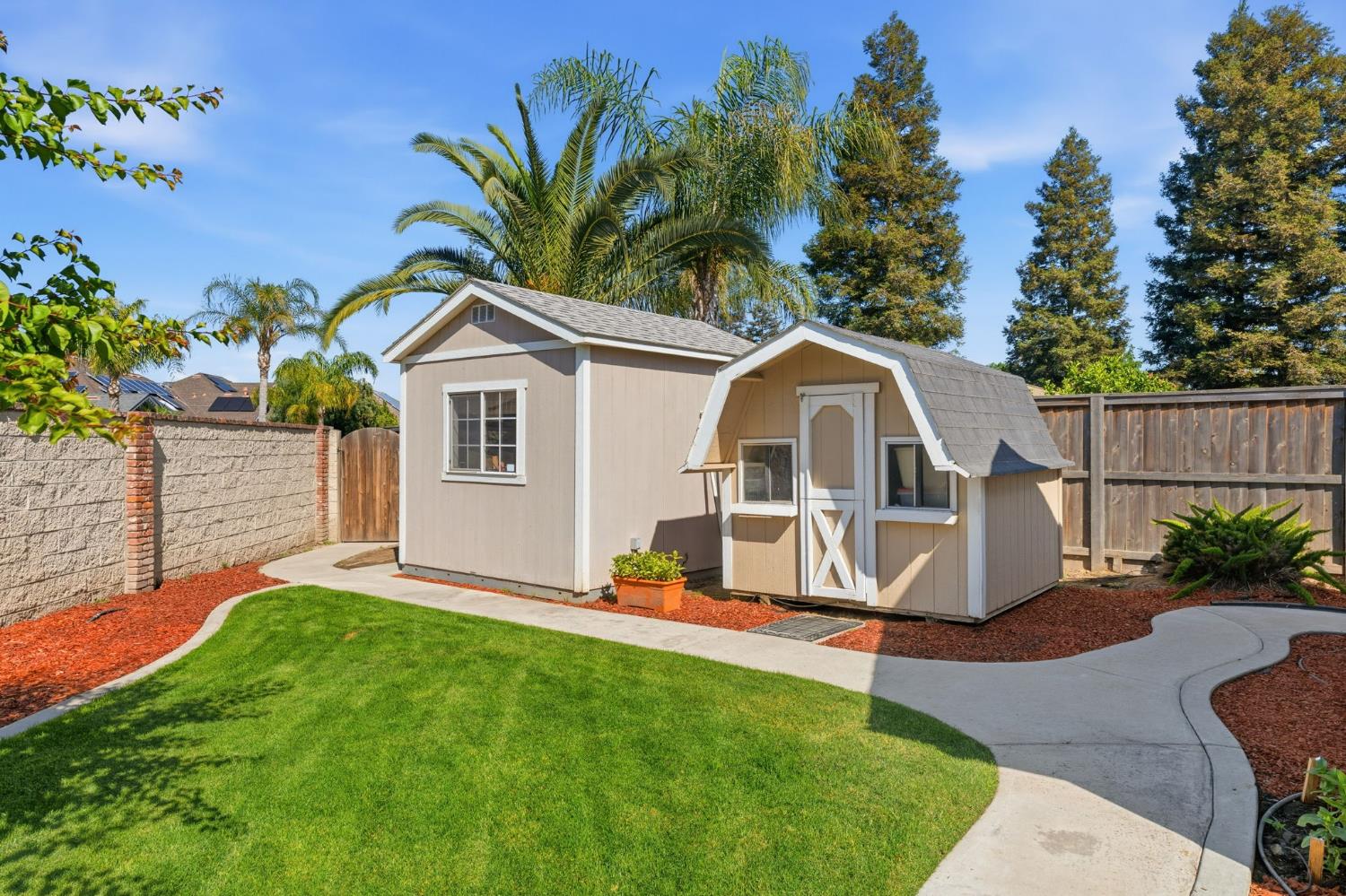 1995 Bergren Ct, Kingsburg, CA 93631
