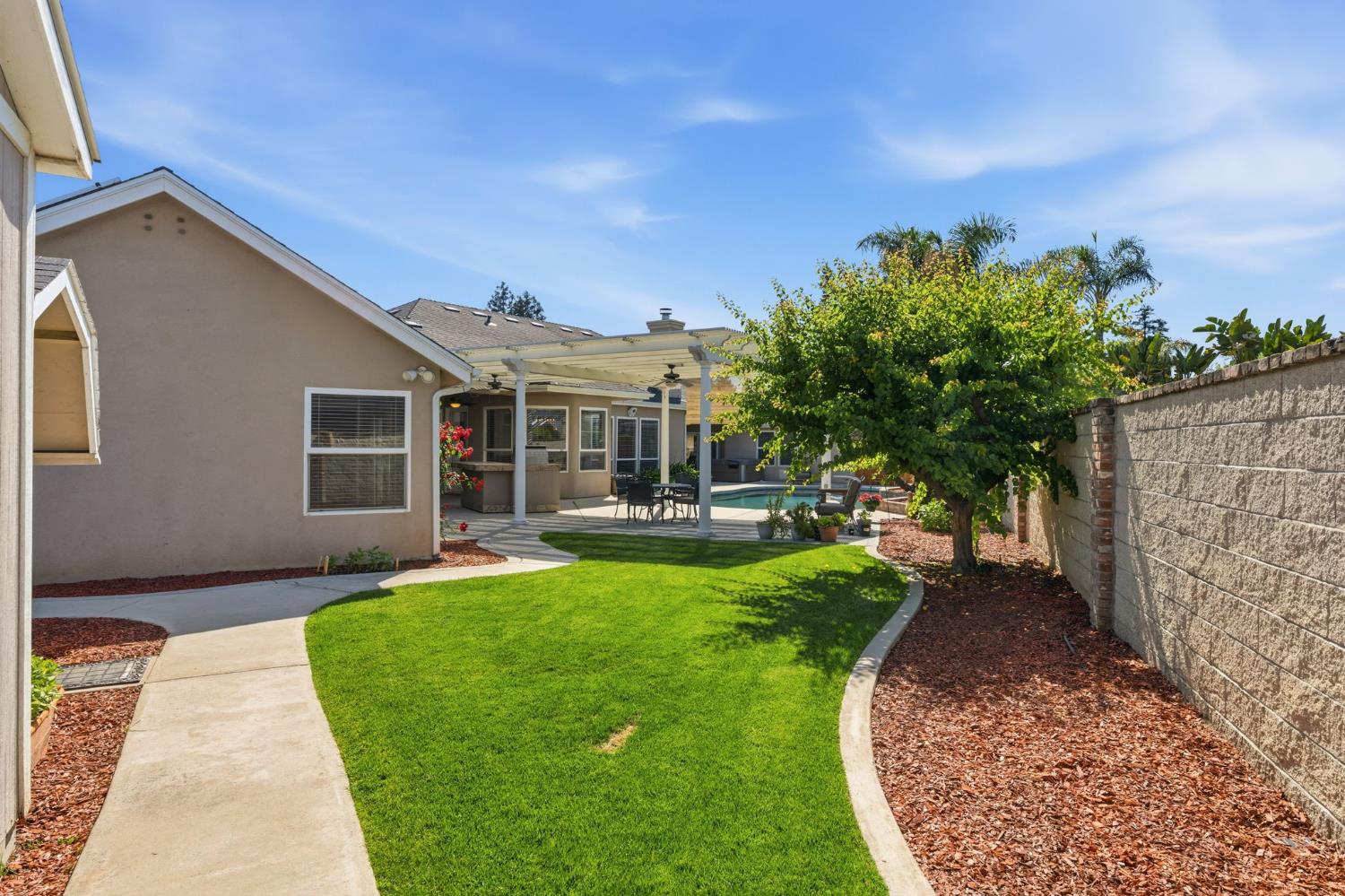 1995 Bergren Ct, Kingsburg, CA 93631