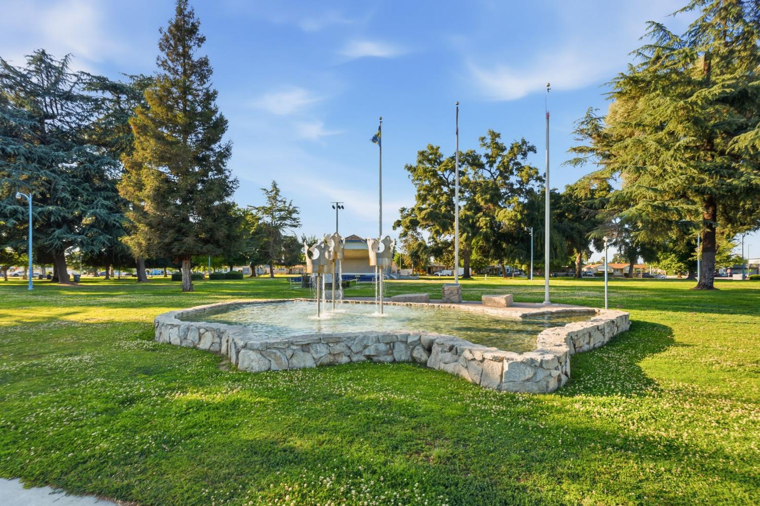 1995 Bergren Ct, Kingsburg, CA 93631