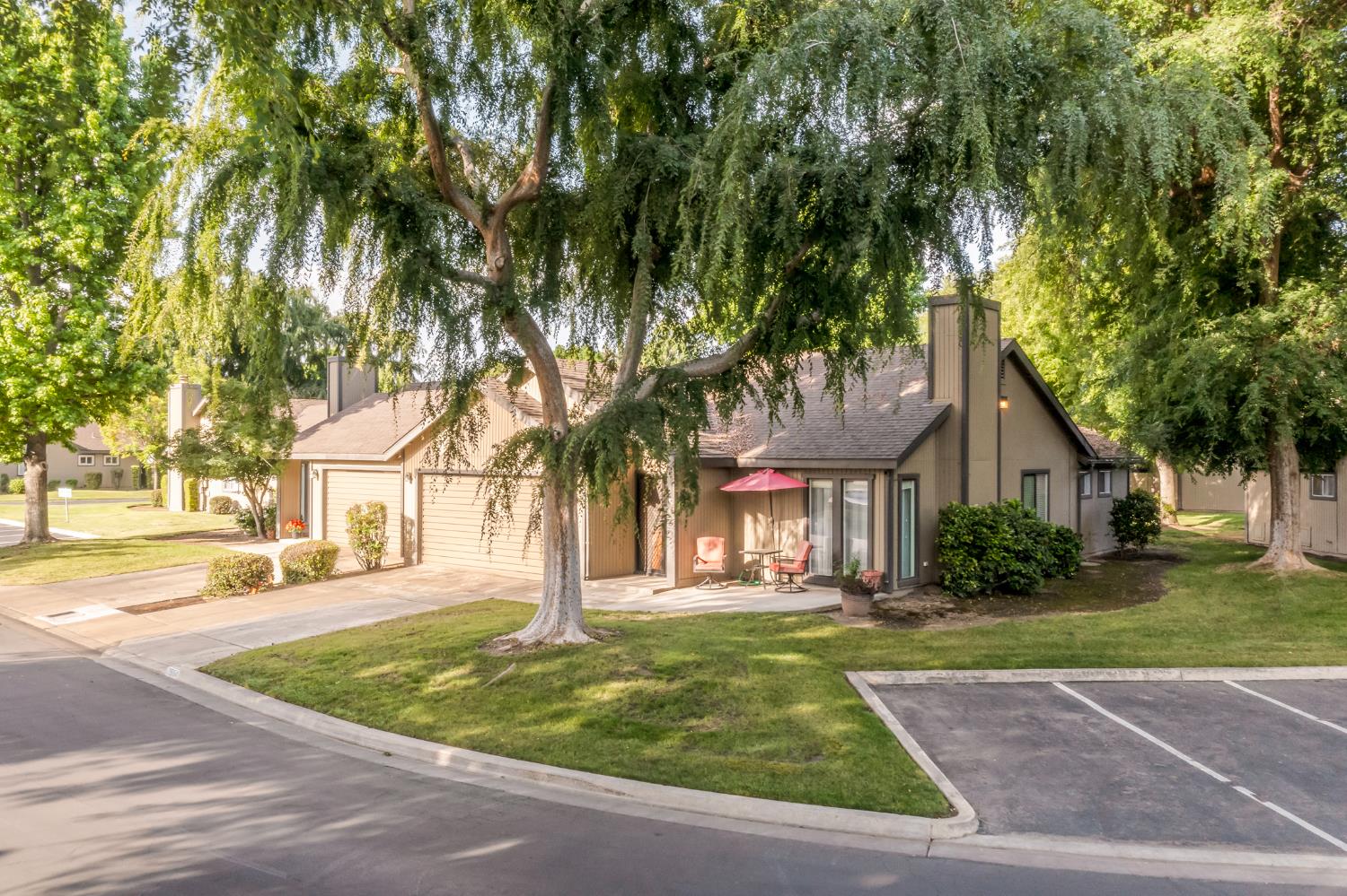 2554 E Tulare Ave, Visalia, CA 93292