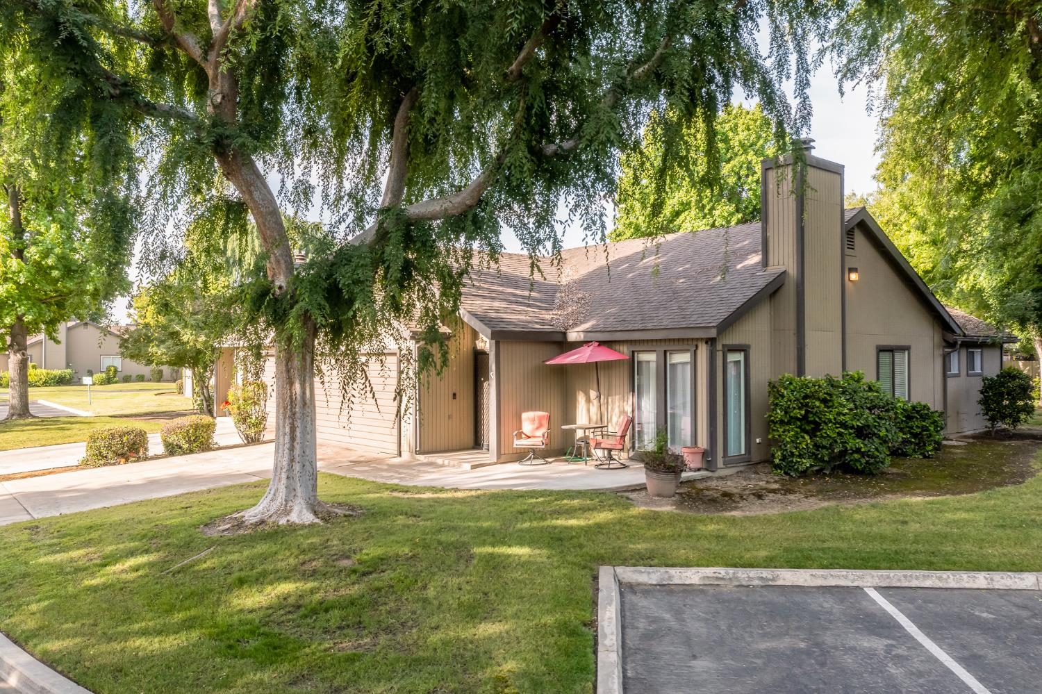 2554 E Tulare Ave, Visalia, CA 93292