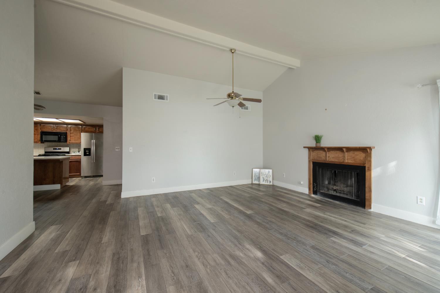 2554 E Tulare Ave, Visalia, CA 93292