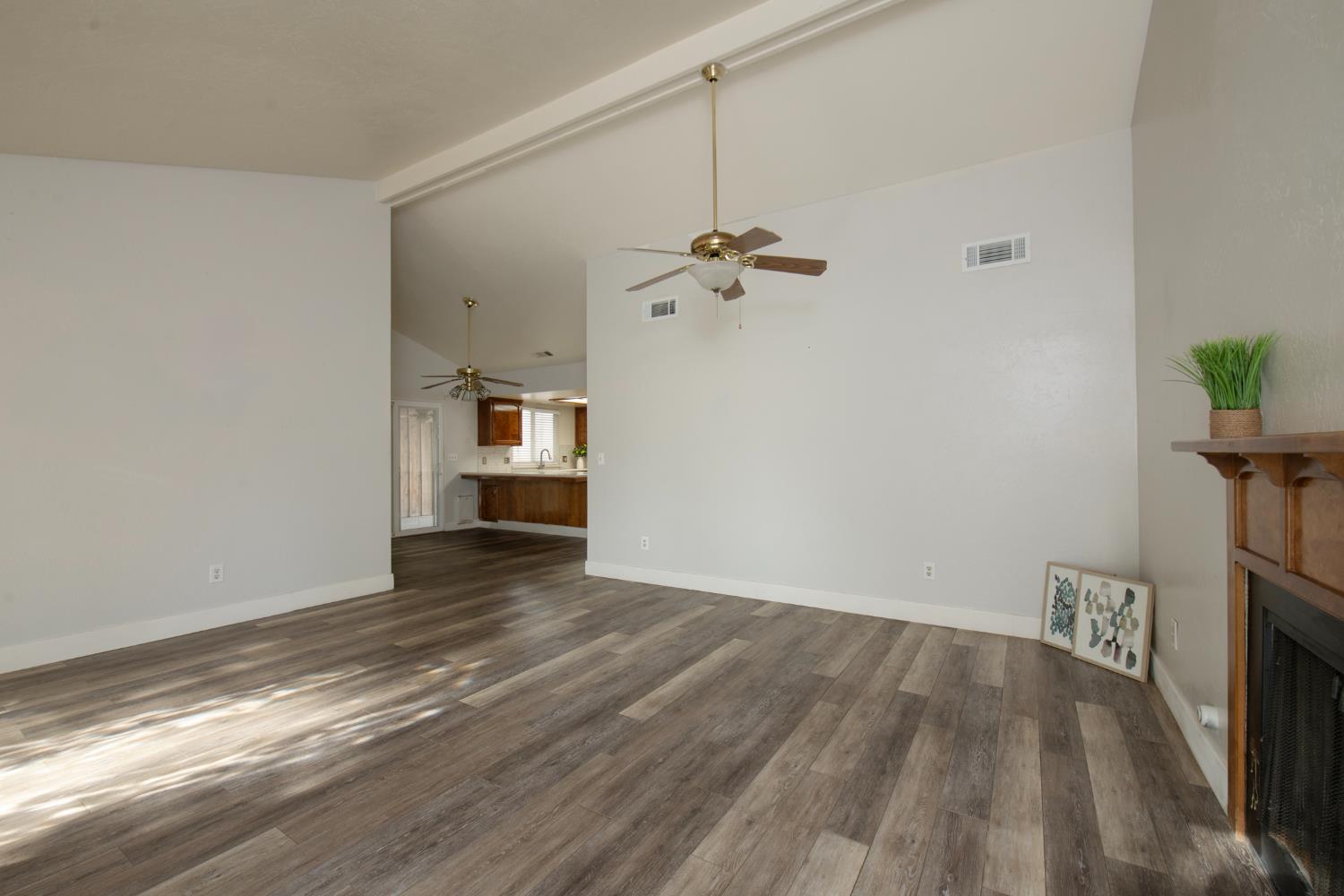 2554 E Tulare Ave, Visalia, CA 93292