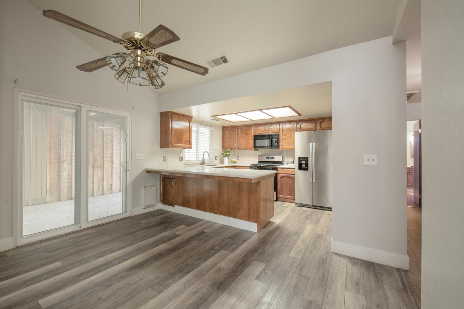 2554 E Tulare Ave, Visalia, CA 93292