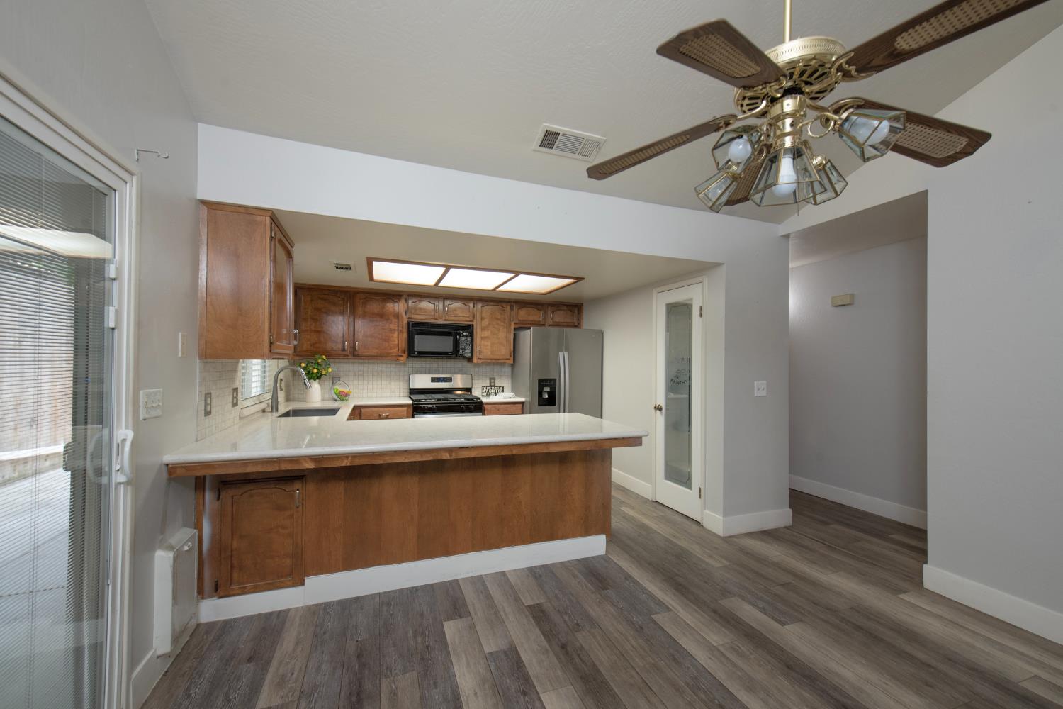 2554 E Tulare Ave, Visalia, CA 93292