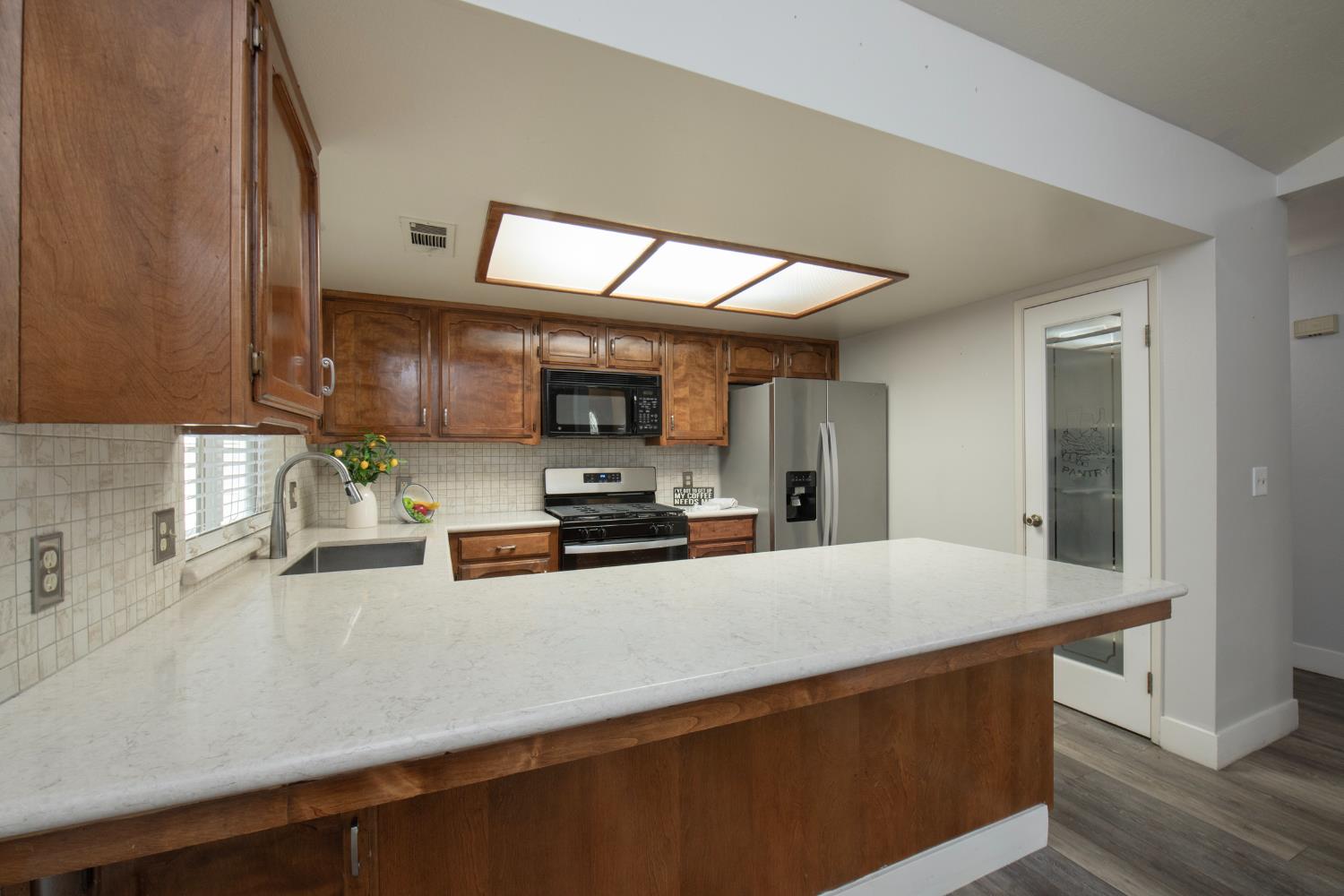 2554 E Tulare Ave, Visalia, CA 93292