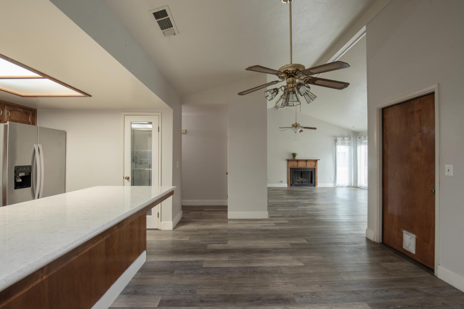 2554 E Tulare Ave, Visalia, CA 93292