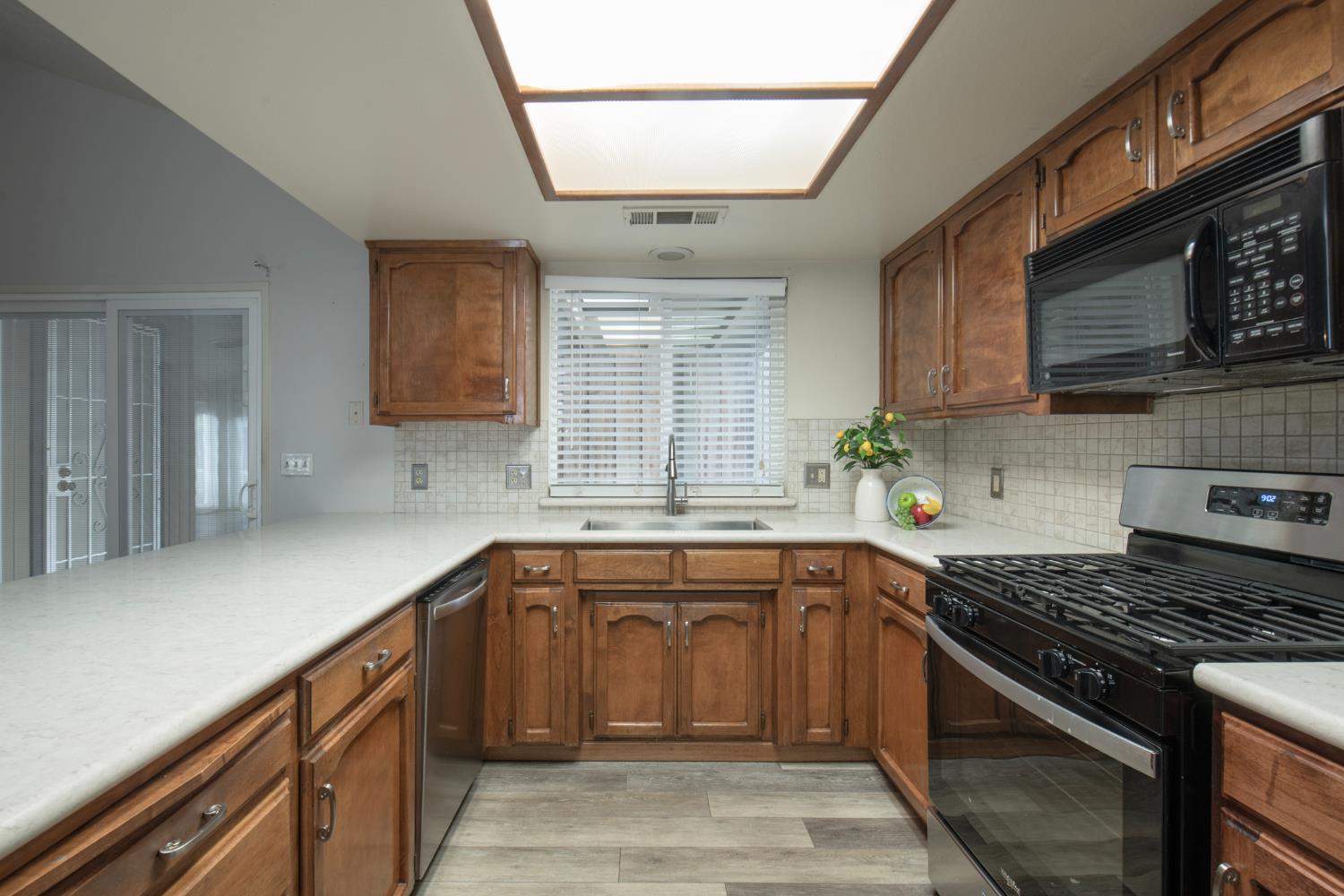 2554 E Tulare Ave, Visalia, CA 93292