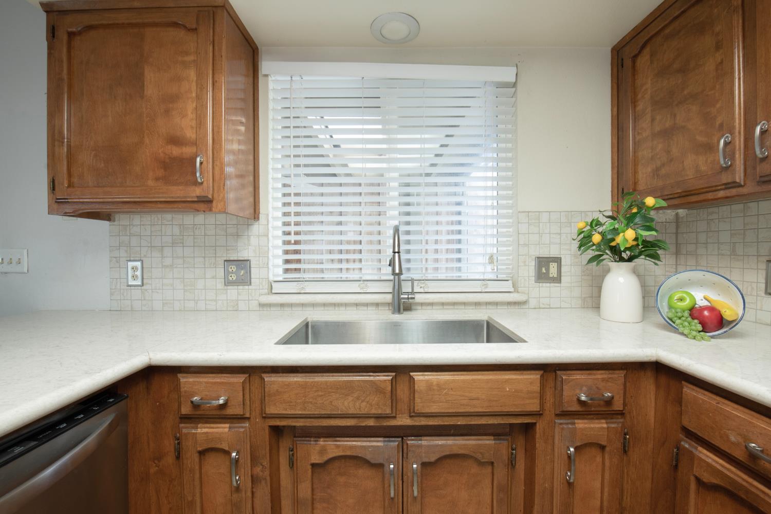 2554 E Tulare Ave, Visalia, CA 93292