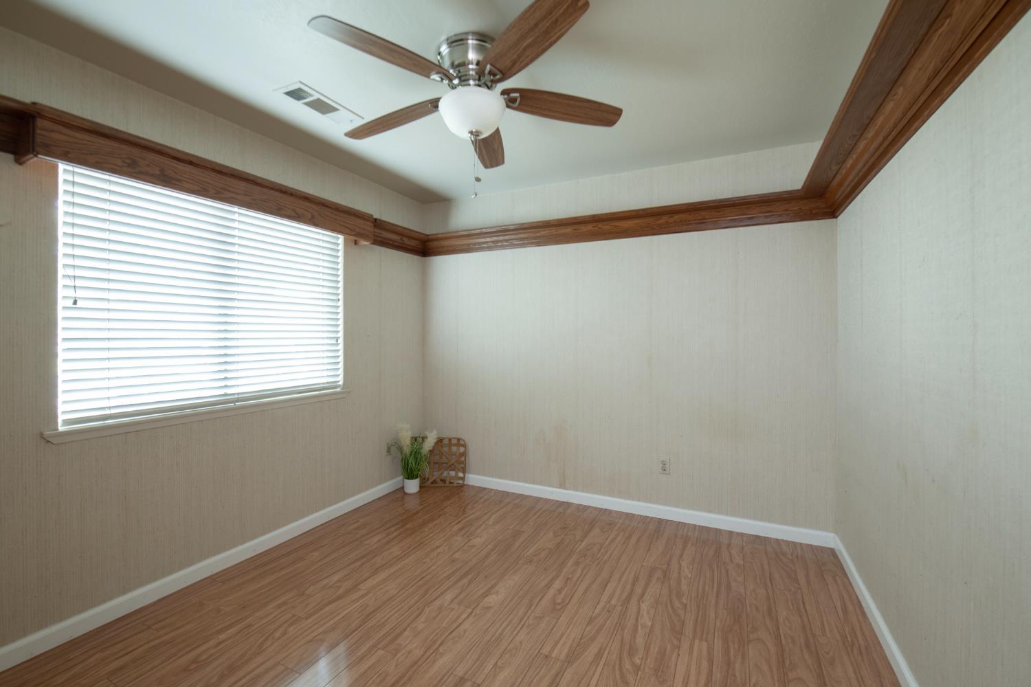 2554 E Tulare Ave, Visalia, CA 93292