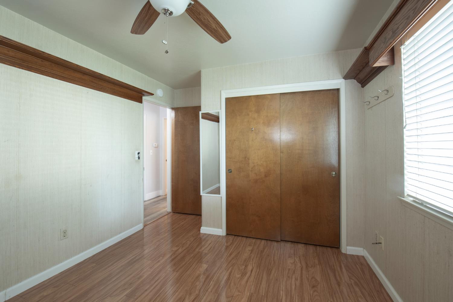 2554 E Tulare Ave, Visalia, CA 93292