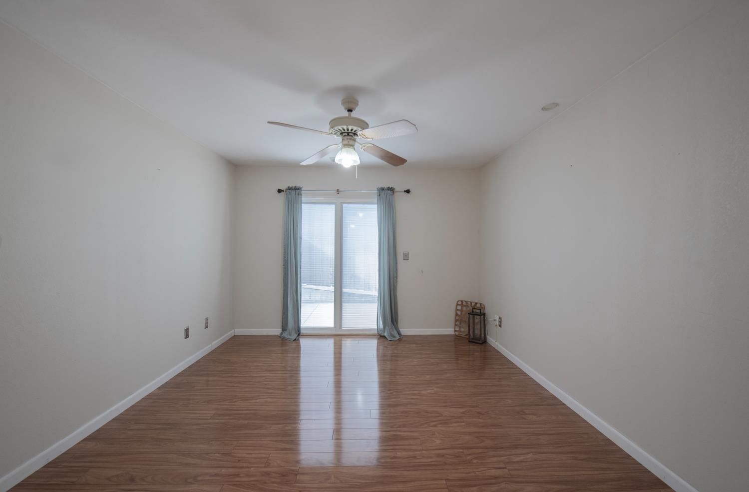 2554 E Tulare Ave, Visalia, CA 93292