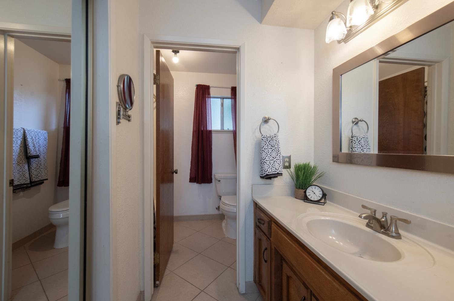 2554 E Tulare Ave, Visalia, CA 93292