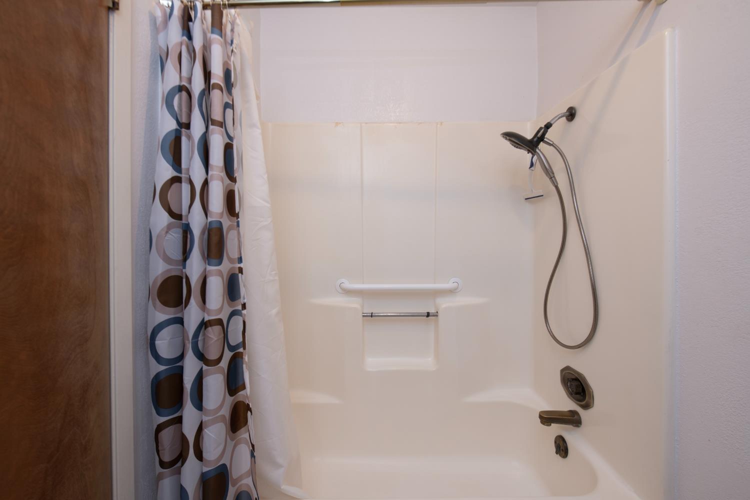 2554 E Tulare Ave, Visalia, CA 93292