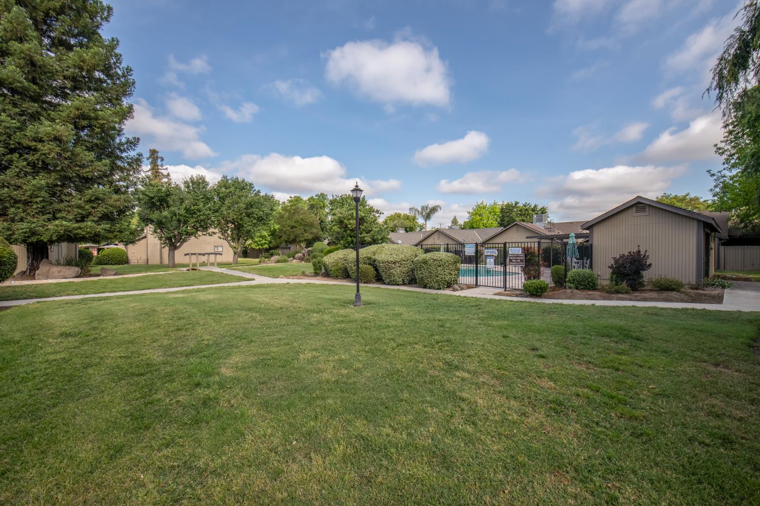 2554 E Tulare Ave, Visalia, CA 93292