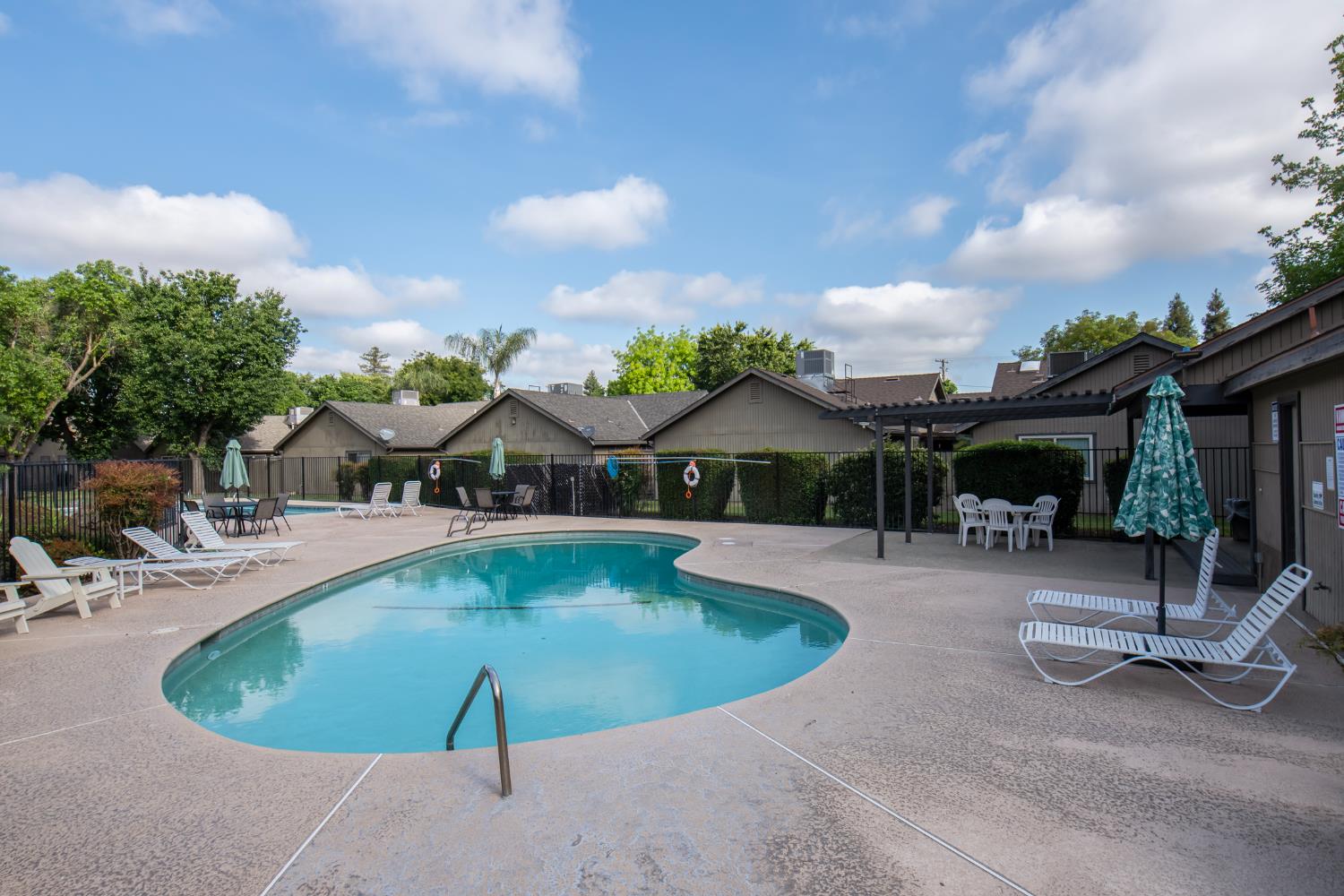 2554 E Tulare Ave, Visalia, CA 93292