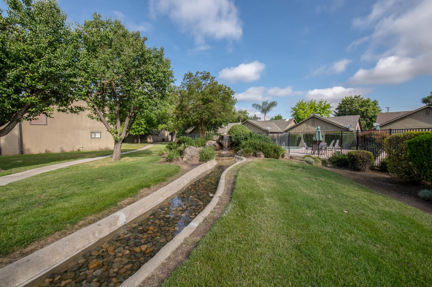 2554 E Tulare Ave, Visalia, CA 93292