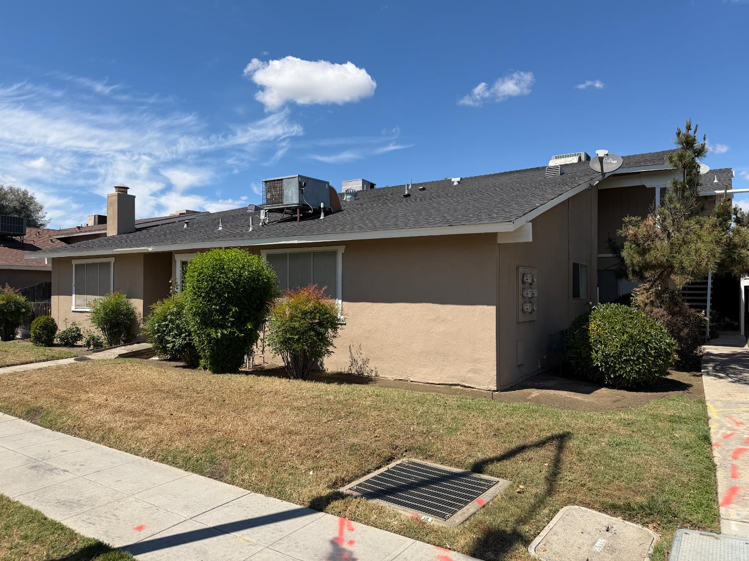 571 W Ashlan Ave, Clovis, CA 93612