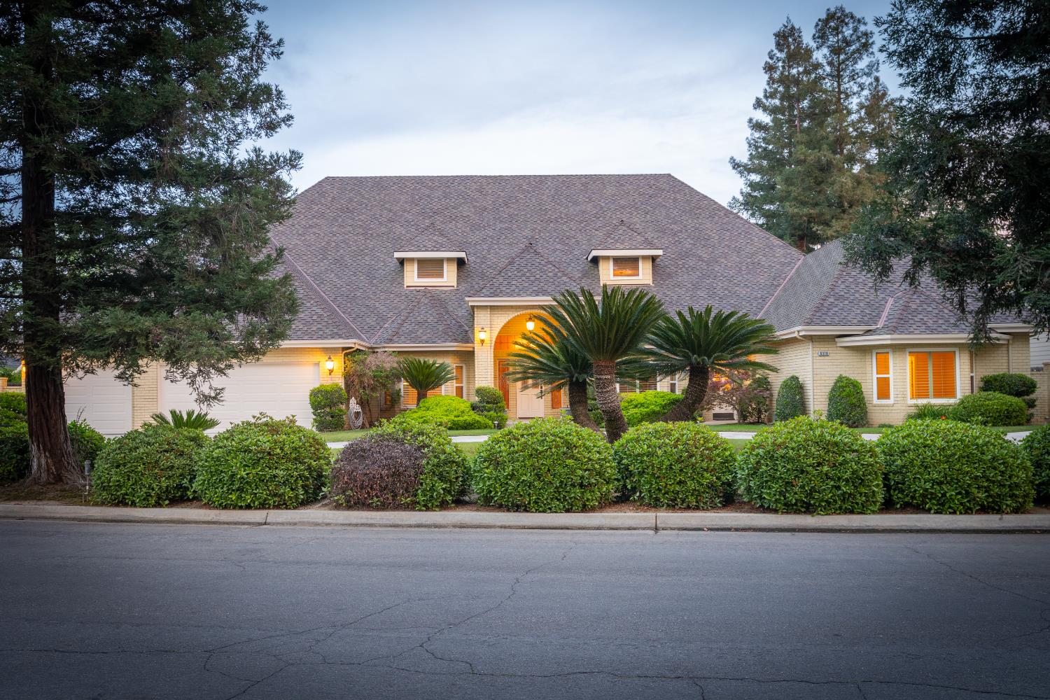 6518 N Dolores, Fresno, CA 93711