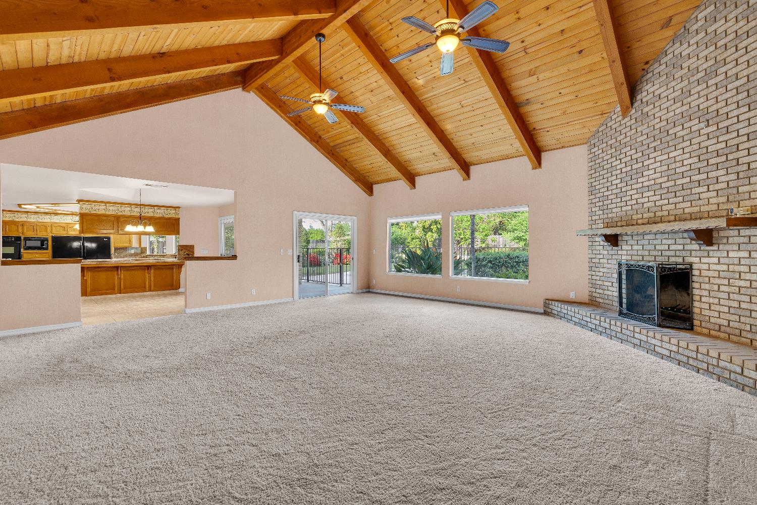 6518 N Dolores, Fresno, CA 93711