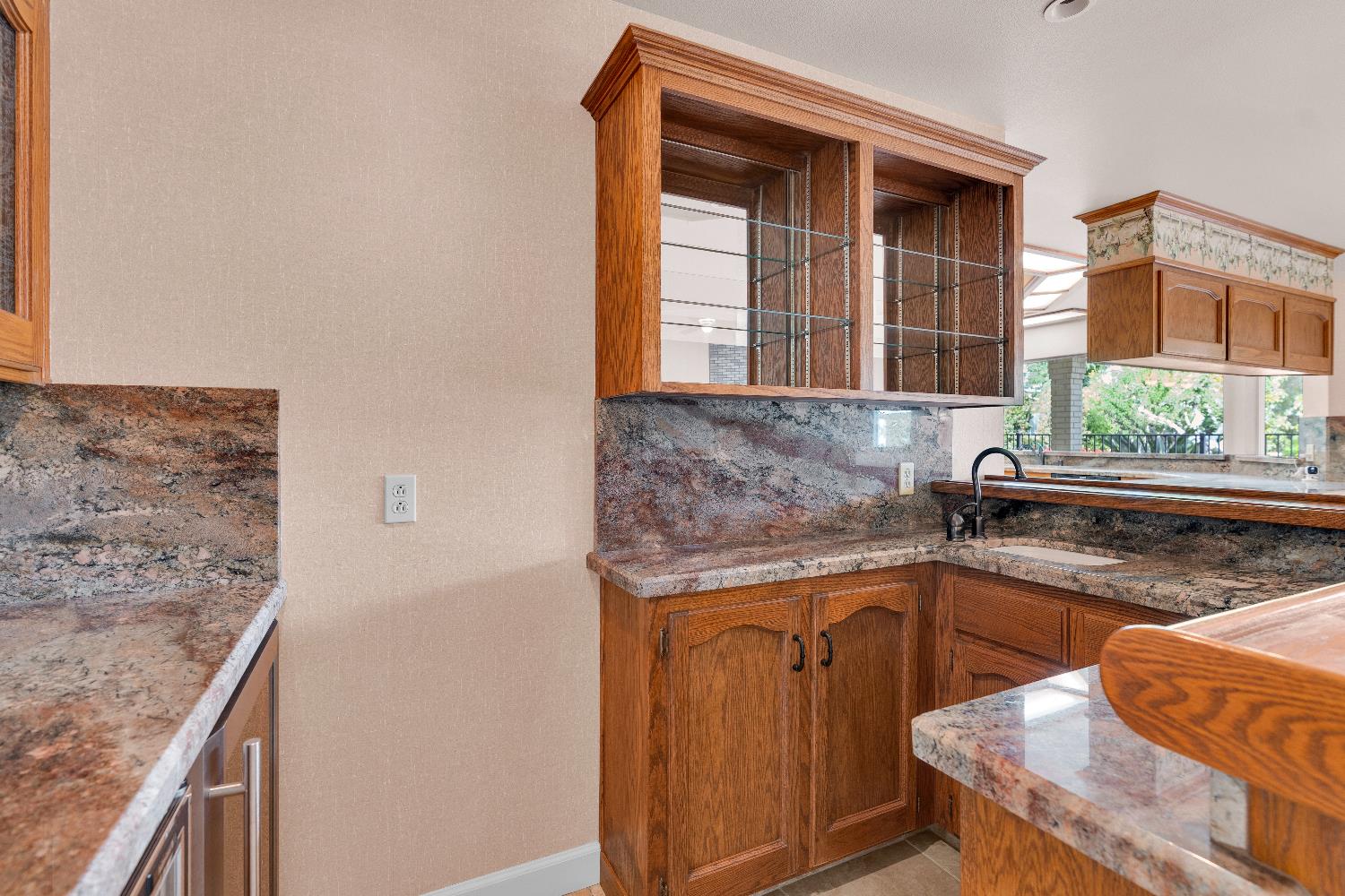 6518 N Dolores, Fresno, CA 93711