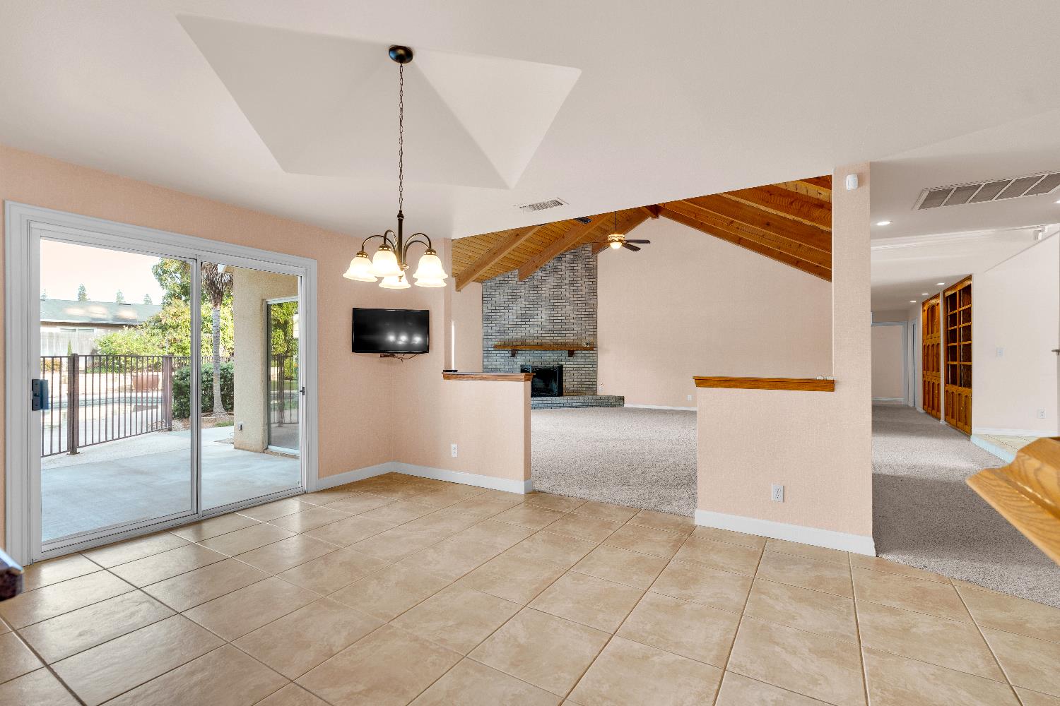 6518 N Dolores, Fresno, CA 93711