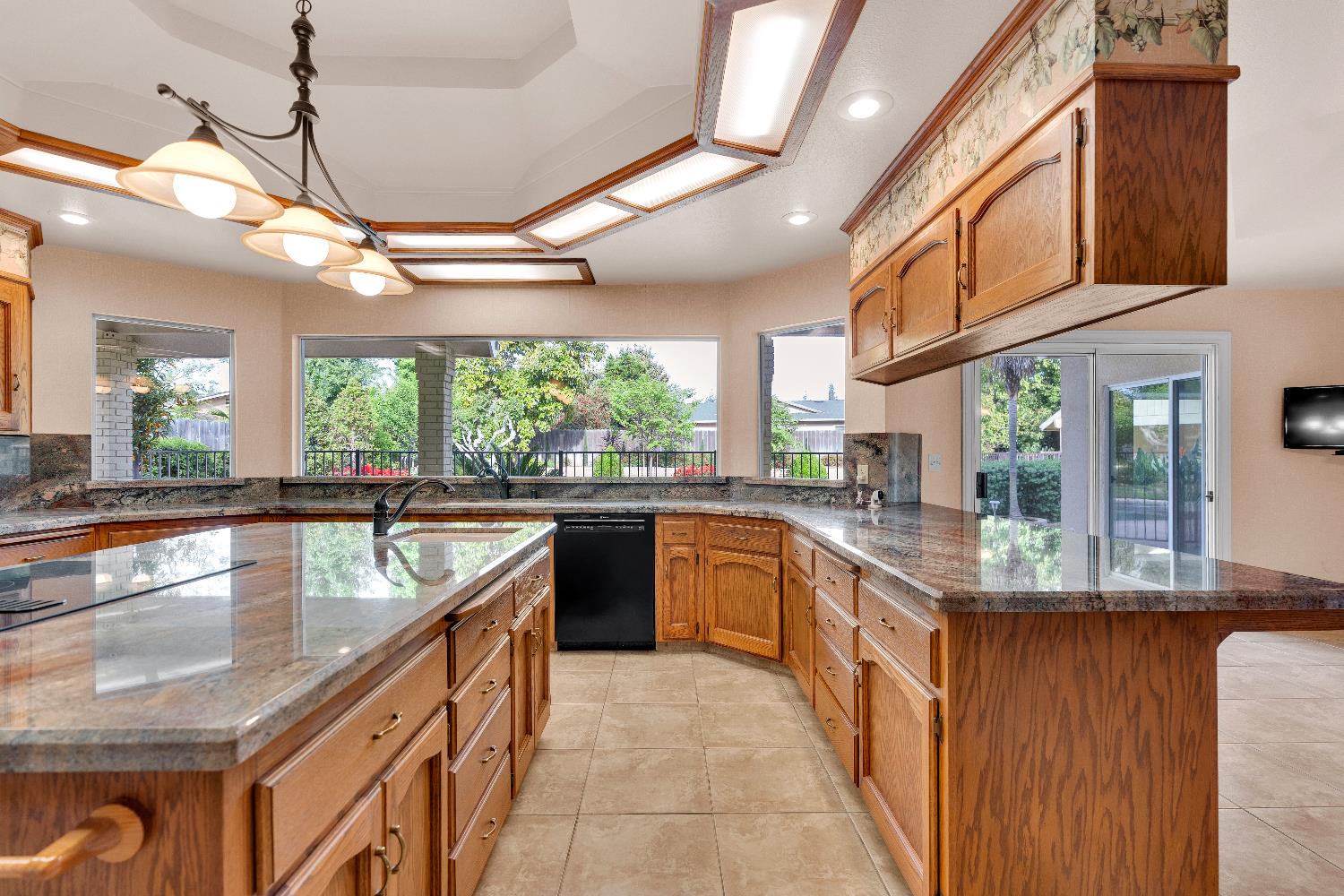 6518 N Dolores, Fresno, CA 93711