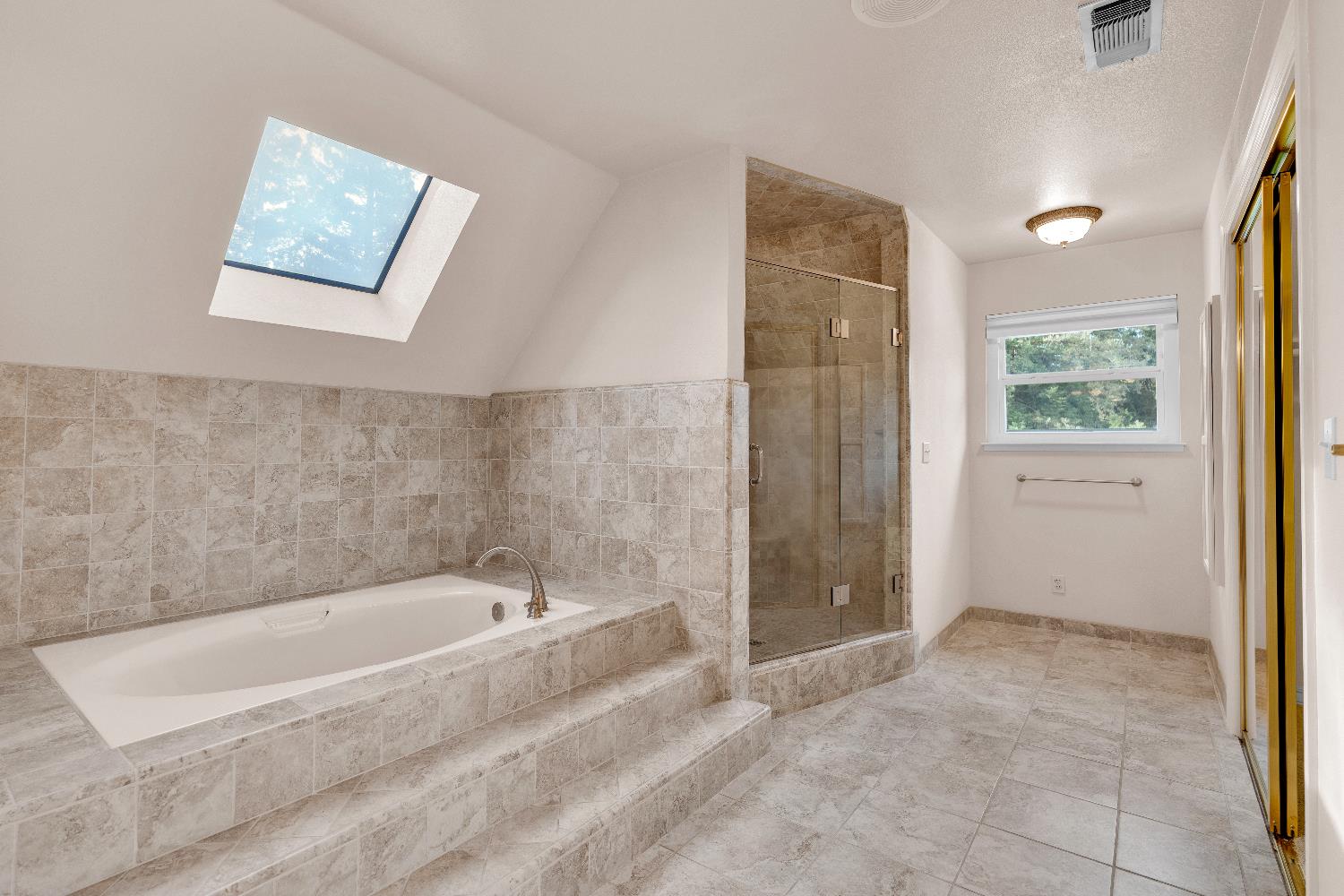 6518 N Dolores, Fresno, CA 93711