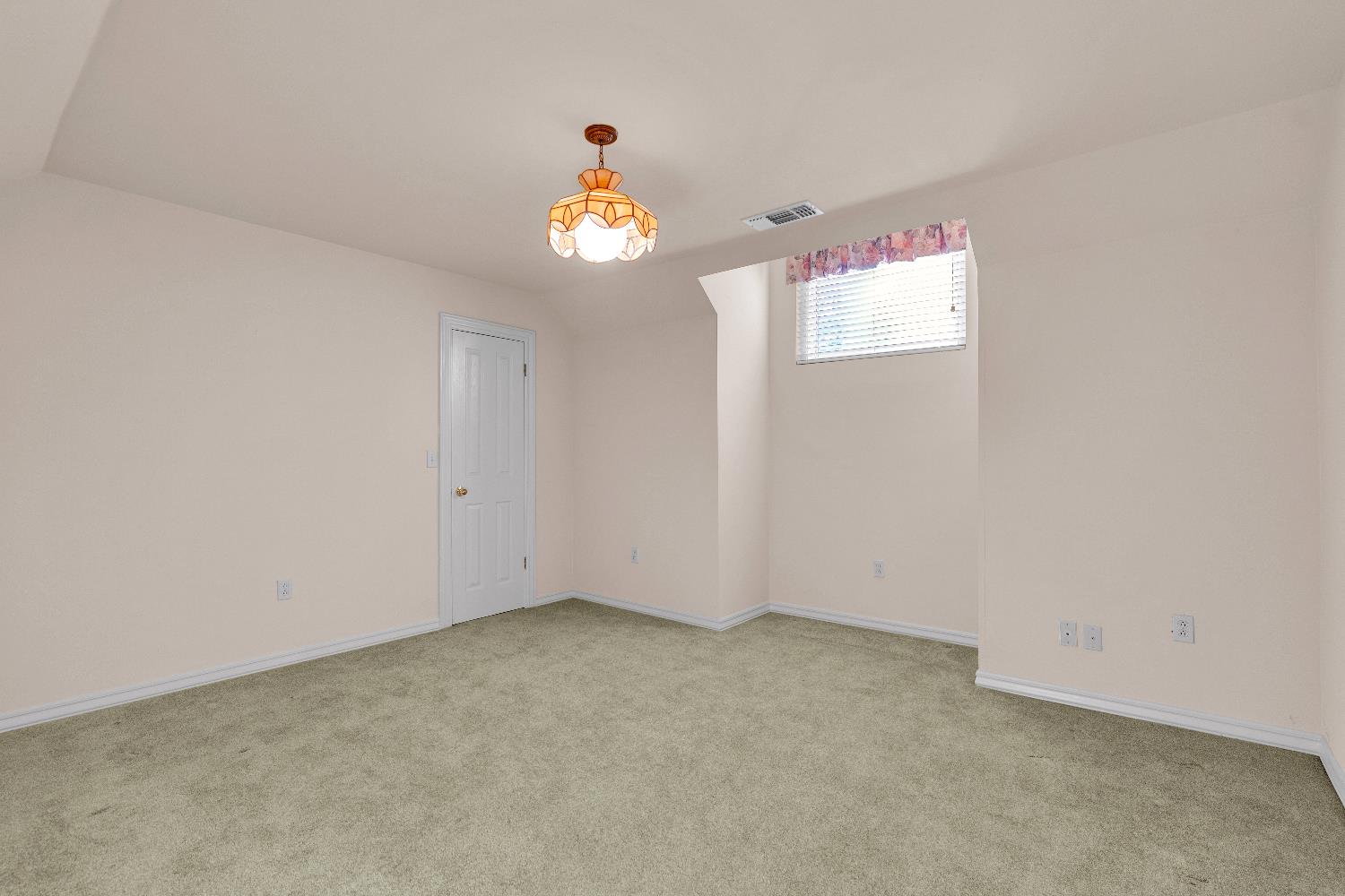 6518 N Dolores, Fresno, CA 93711