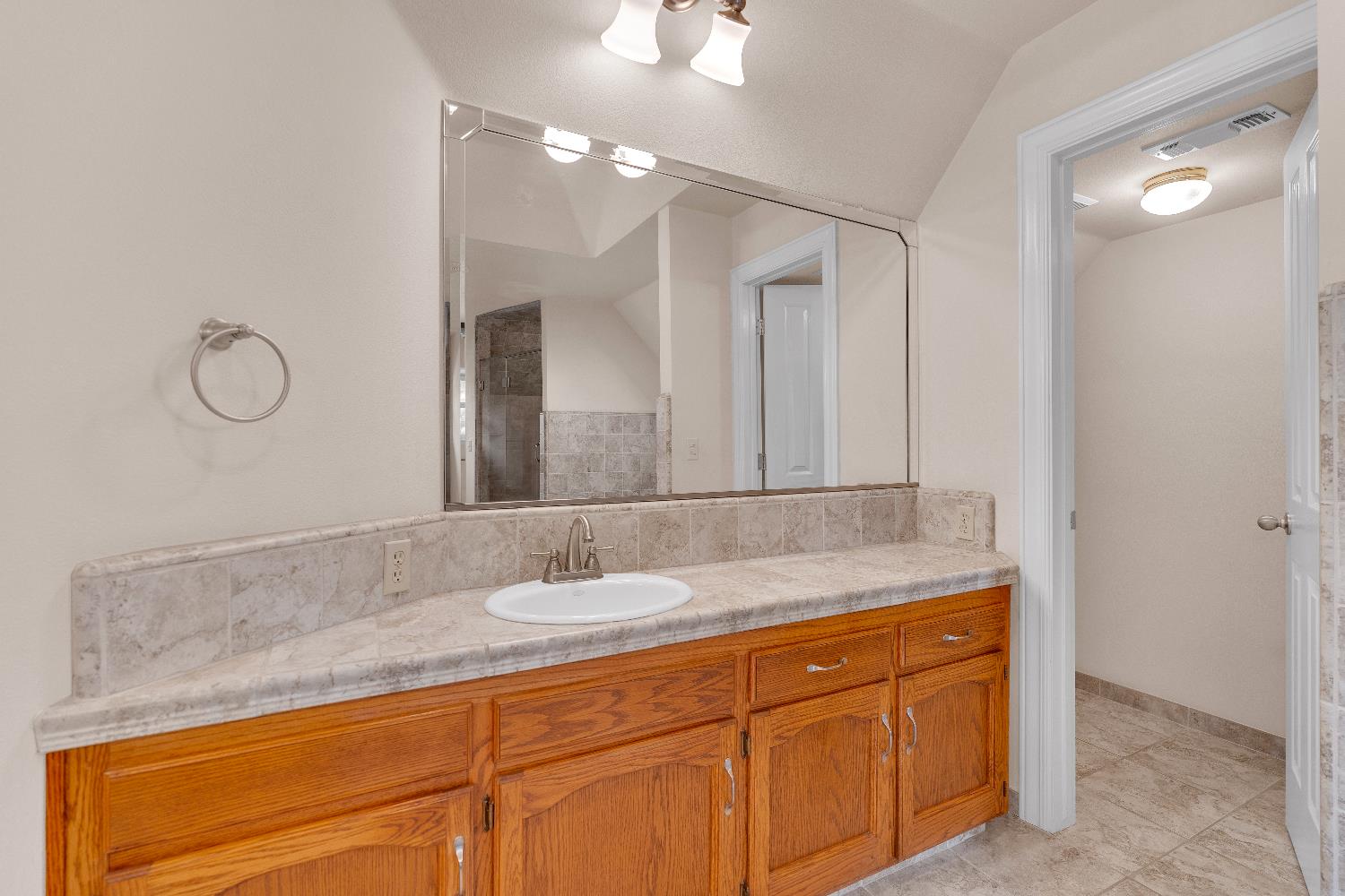 6518 N Dolores, Fresno, CA 93711