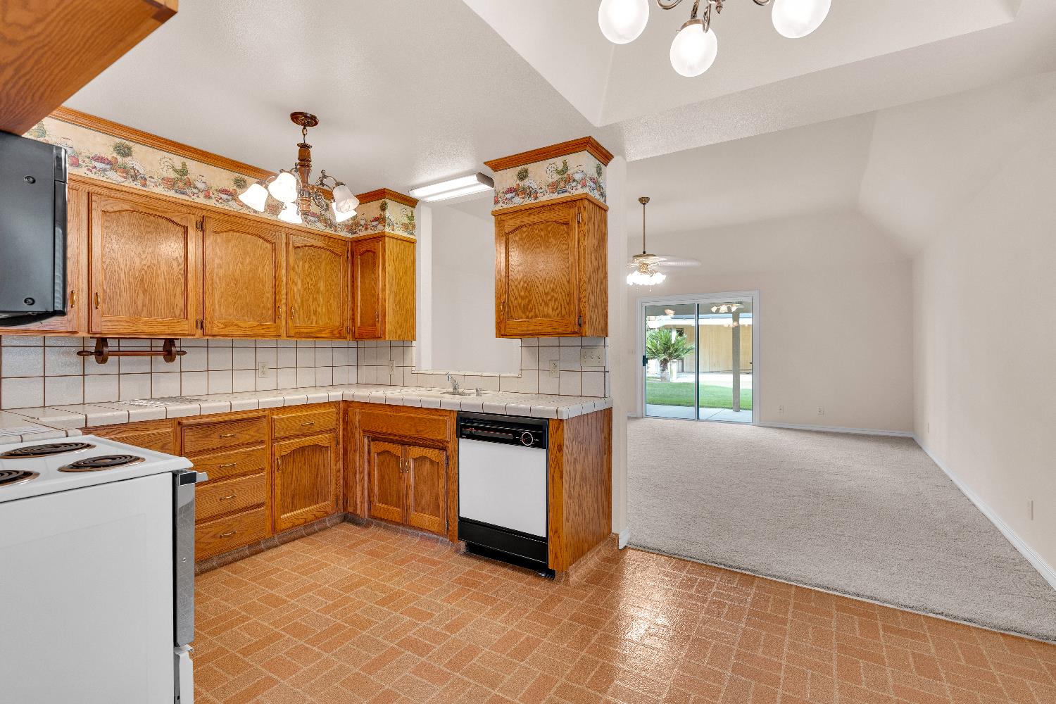 6518 N Dolores, Fresno, CA 93711