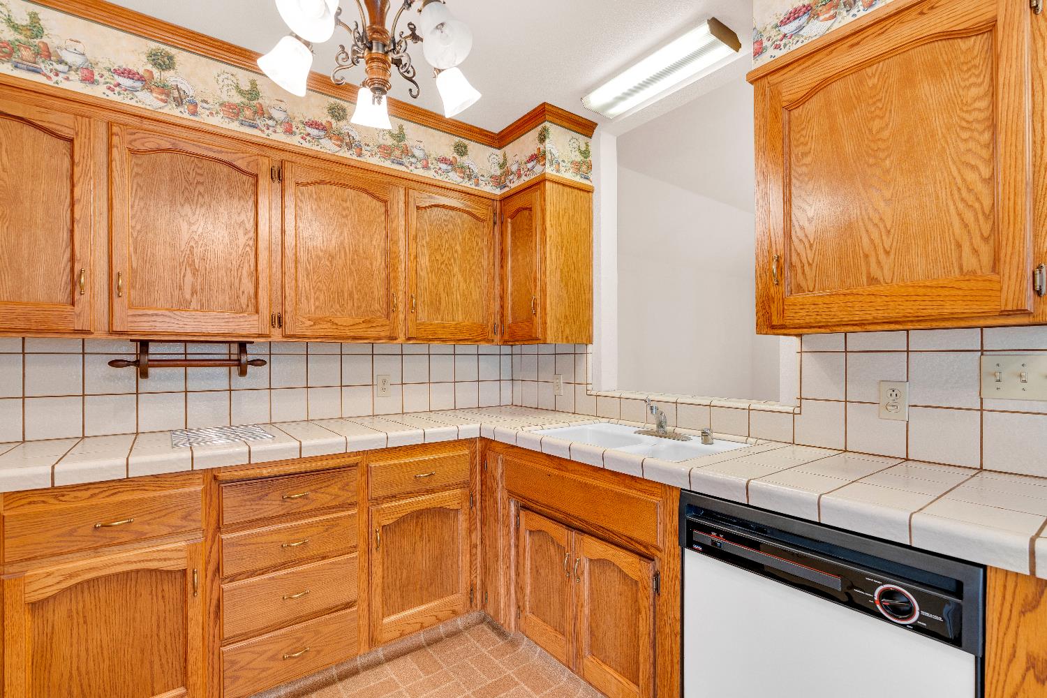 6518 N Dolores, Fresno, CA 93711