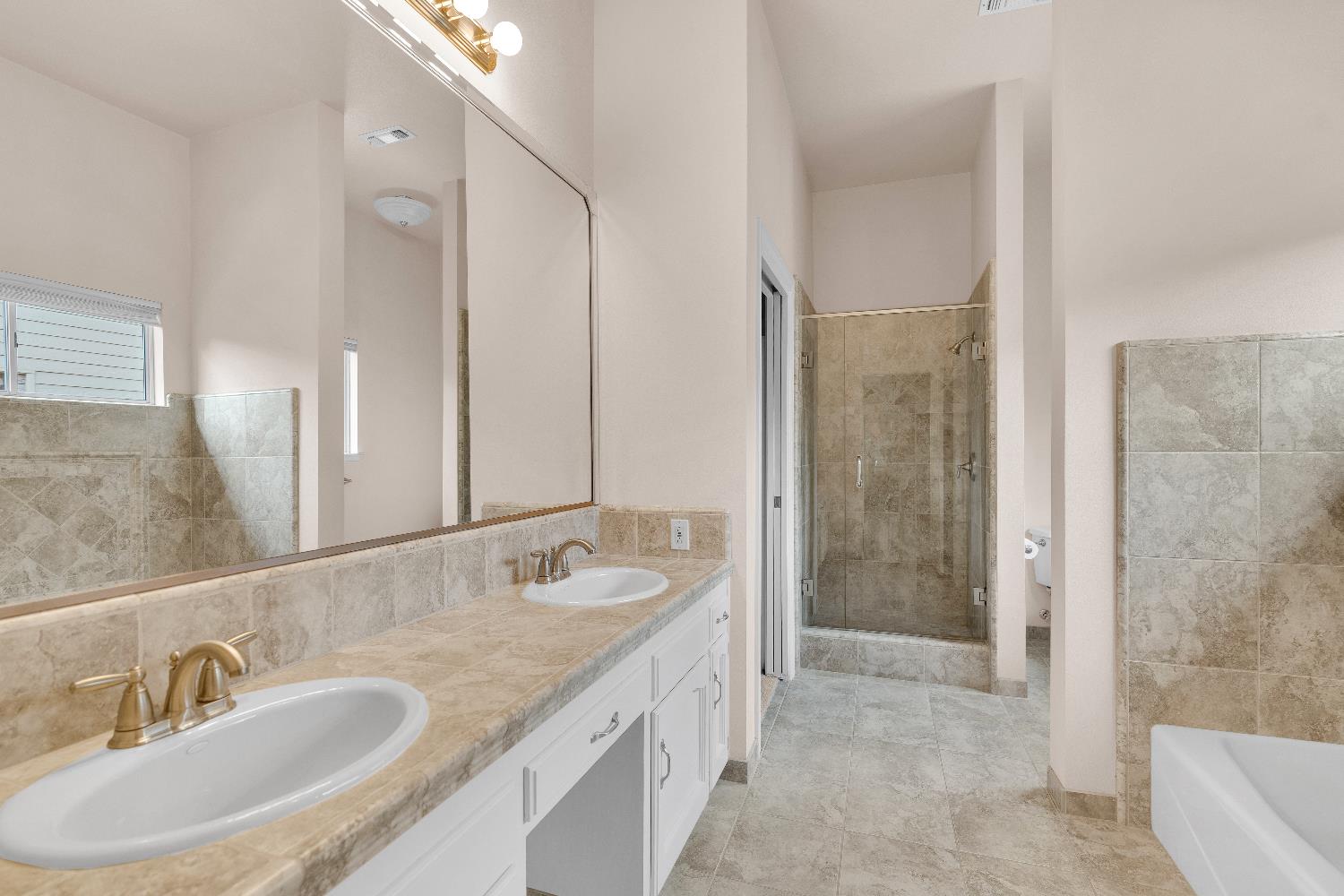 6518 N Dolores, Fresno, CA 93711