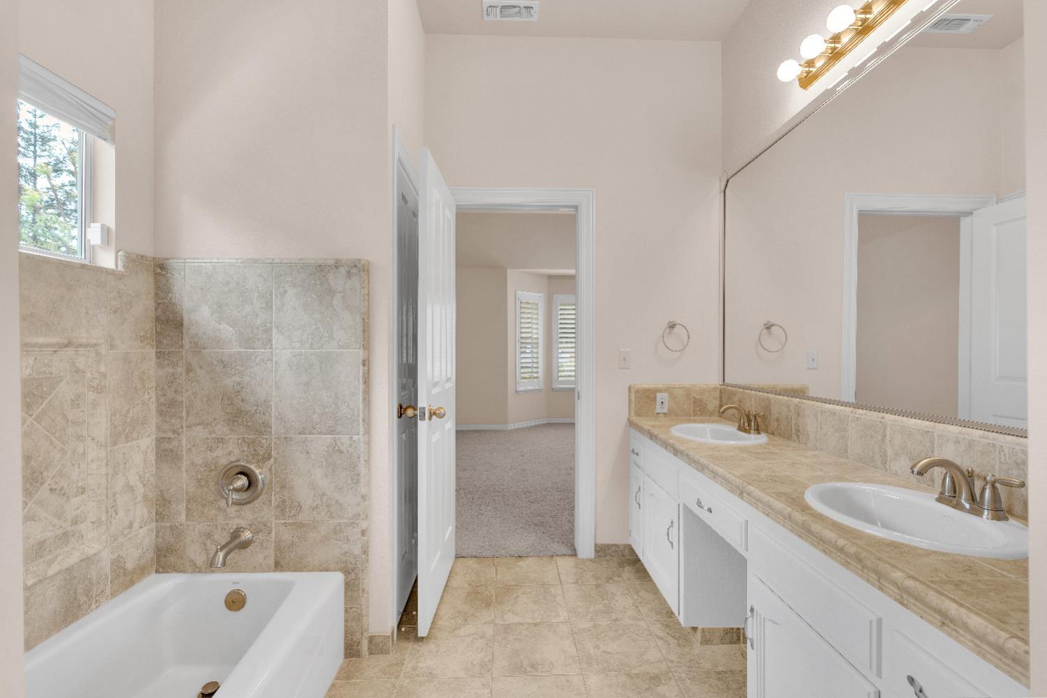 6518 N Dolores, Fresno, CA 93711