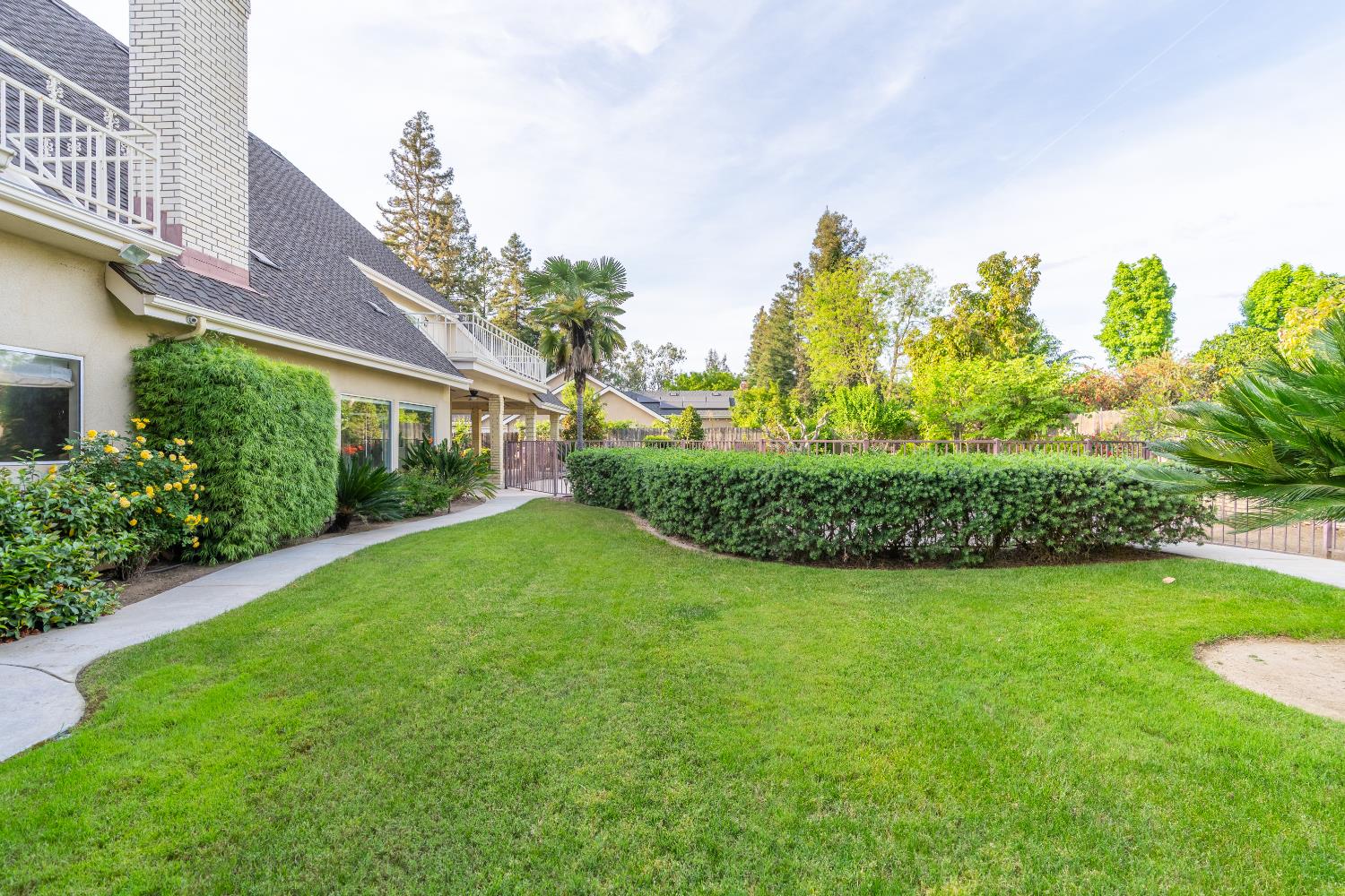 6518 N Dolores, Fresno, CA 93711