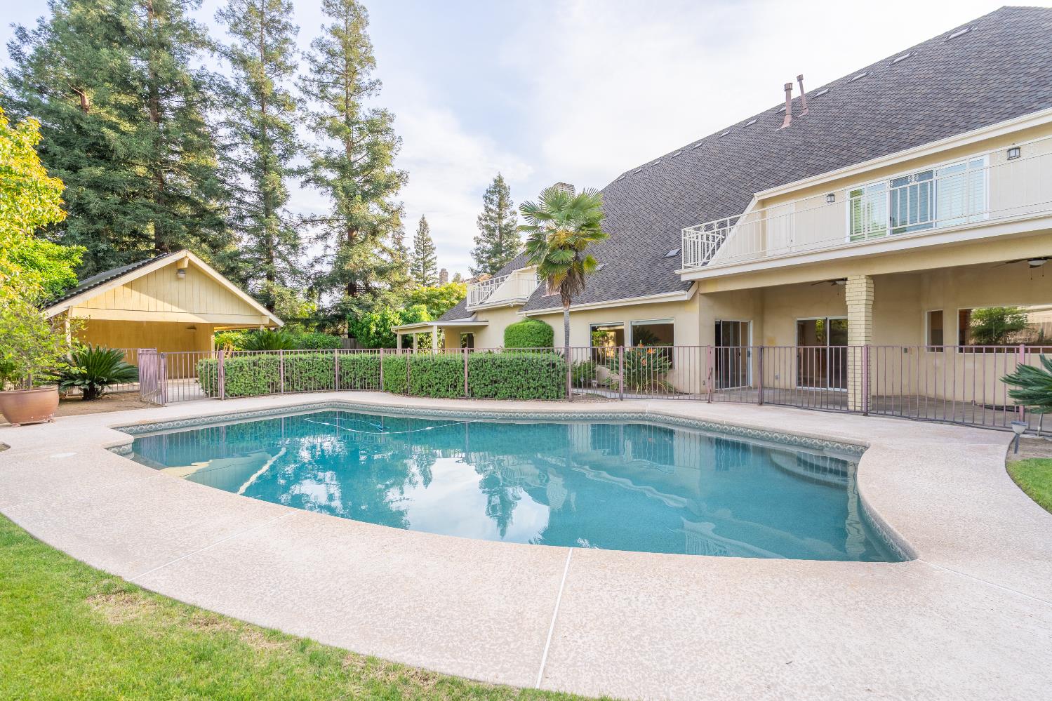 6518 N Dolores, Fresno, CA 93711