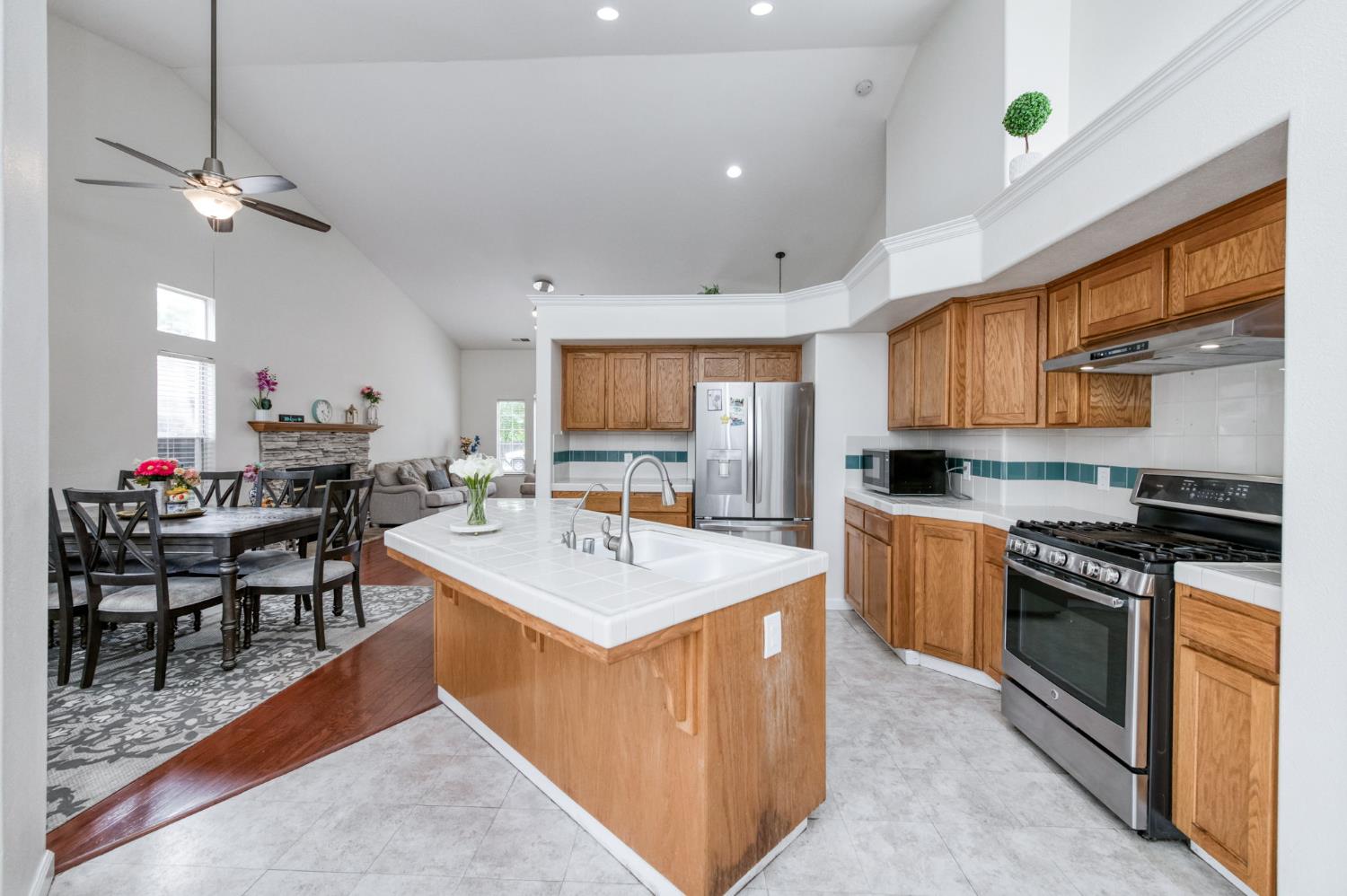 10374 N Sierra Vista Ave, Fresno, CA 93730