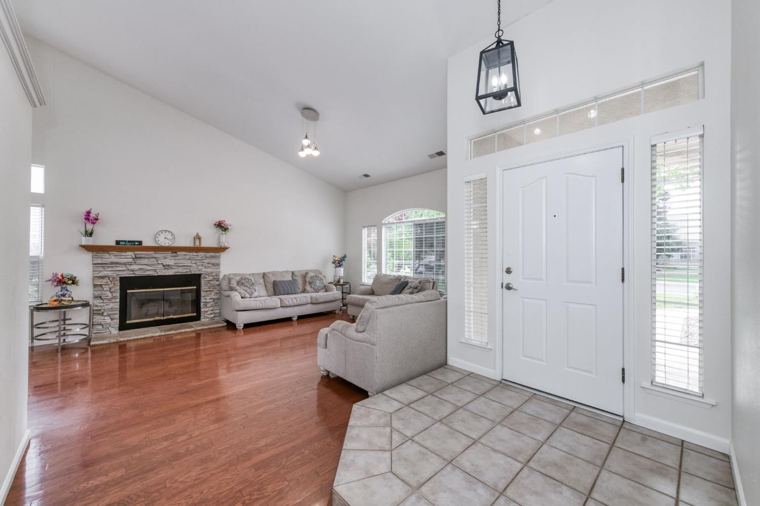 10374 N Sierra Vista Ave, Fresno, CA 93730