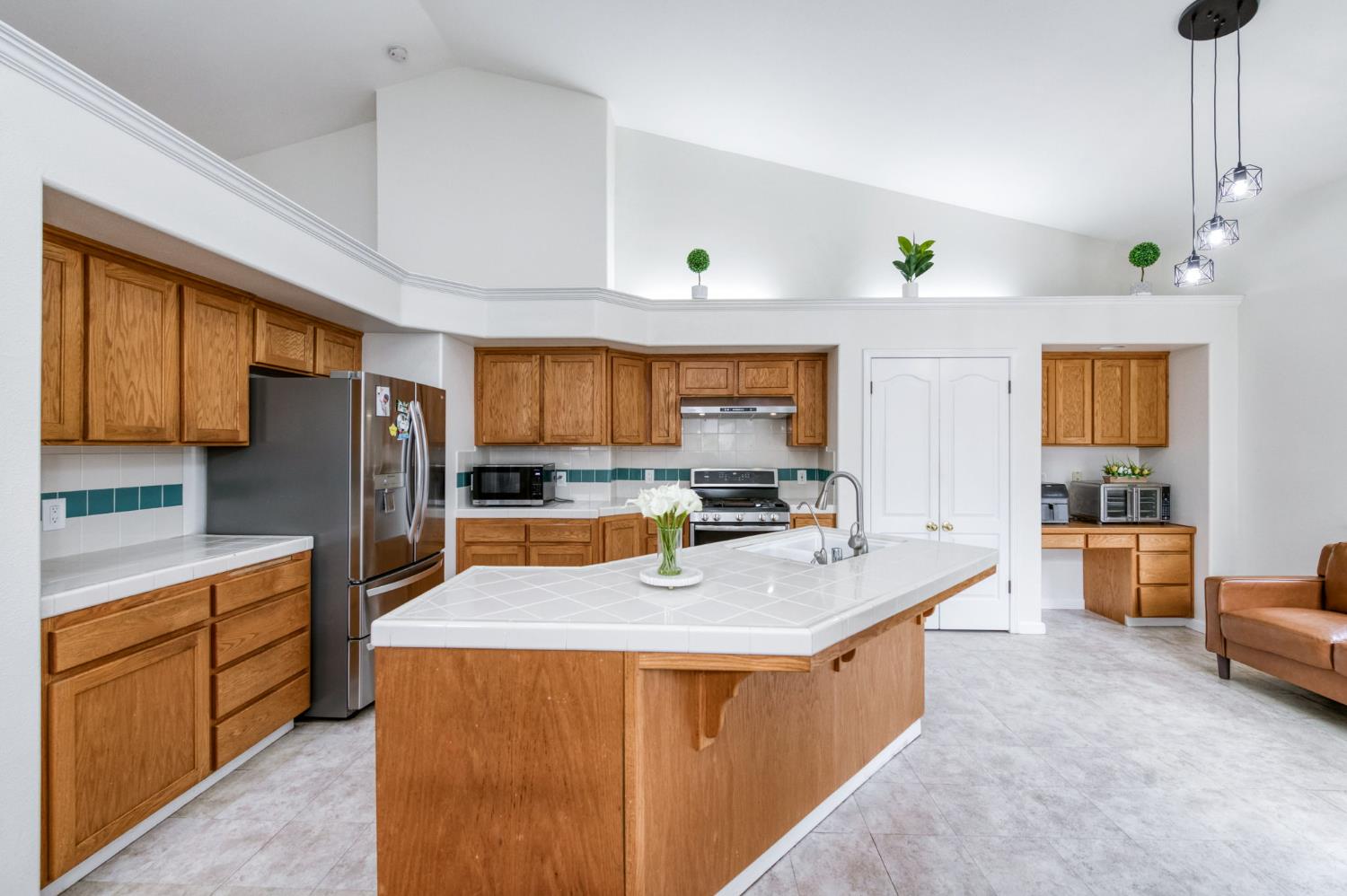 10374 N Sierra Vista Ave, Fresno, CA 93730